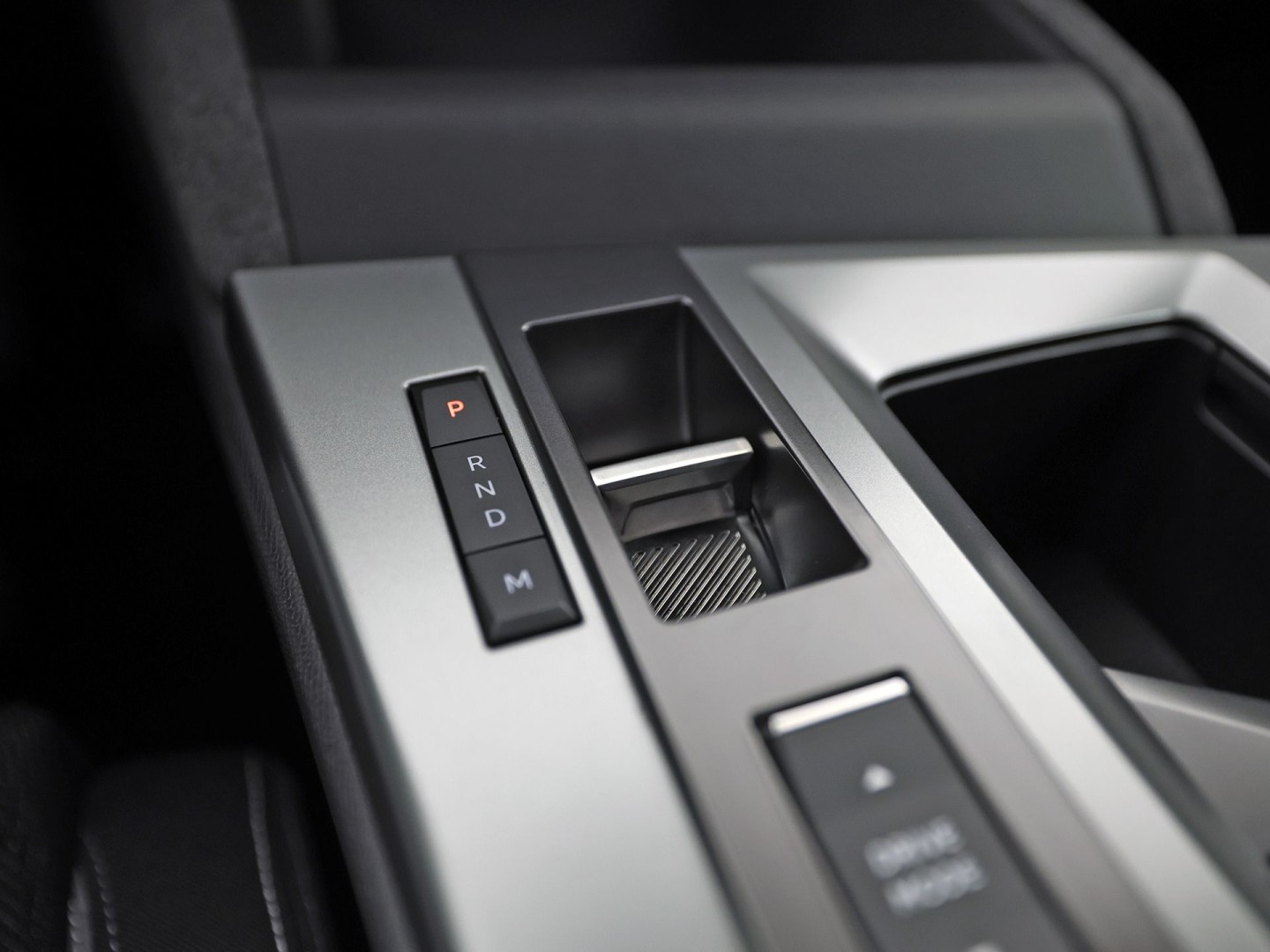Opel Grandland X 1.2 Turbo Hybrid Sport Automaat (VIRTUAL COCKPIT, APPLE CARPLAY, GROOT NAVI, GETINT GLAS, SPORTSTOELEN, ADAPTIVE CRUISE, KEYLESS, SPORTSTUUR, GETINT GLAS, NIEUWSTAAT)