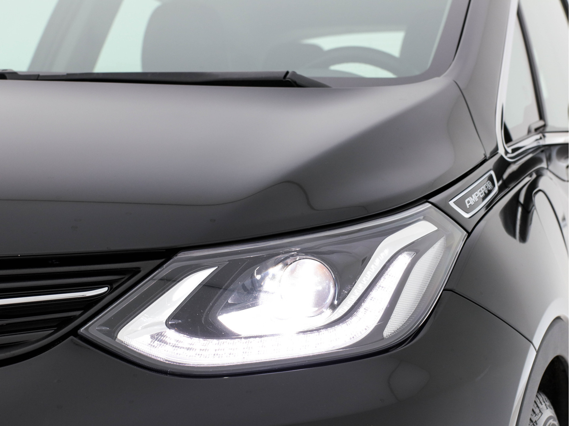 Opel Ampera-e Business Executive 60 kWh (INCL-BTW)  Aut. *LEATHER | BOSE-SOUNDSYSTEM | DIGI-COCKPIT | KEYLESS | CCS-FASTLOADER | FULL-LED | DAB | NAVI-FULLMAP | CRUISE | CARPLAY | LANE-ASSIST | COMFORT-SEATS | 17"ALU*
