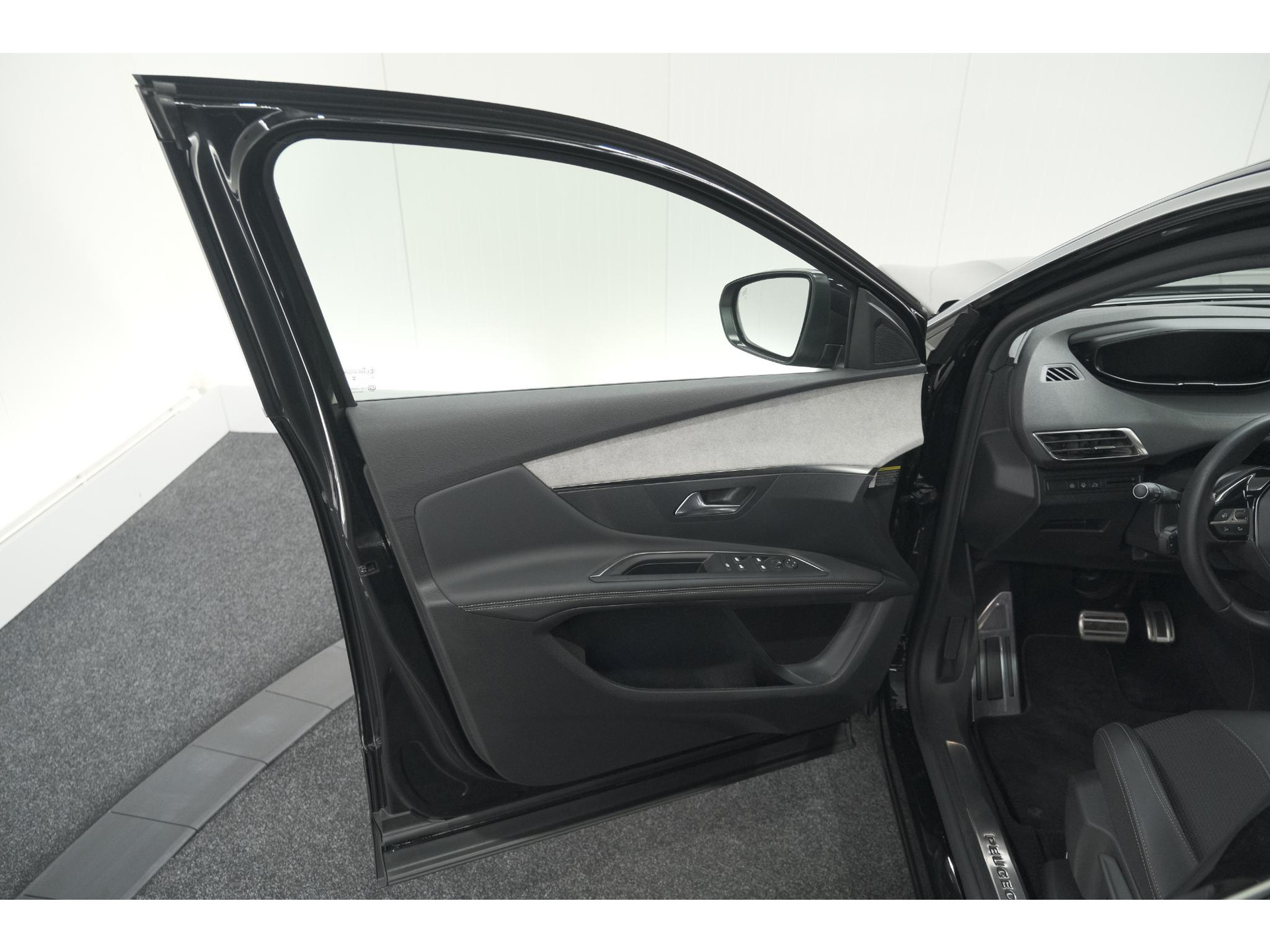 Peugeot 3008 136 Hybrid e-DCS6 GT | 360 Camera | Adaptieve Cruise Control | Elektrische Kofferklep | Stoelverwarming