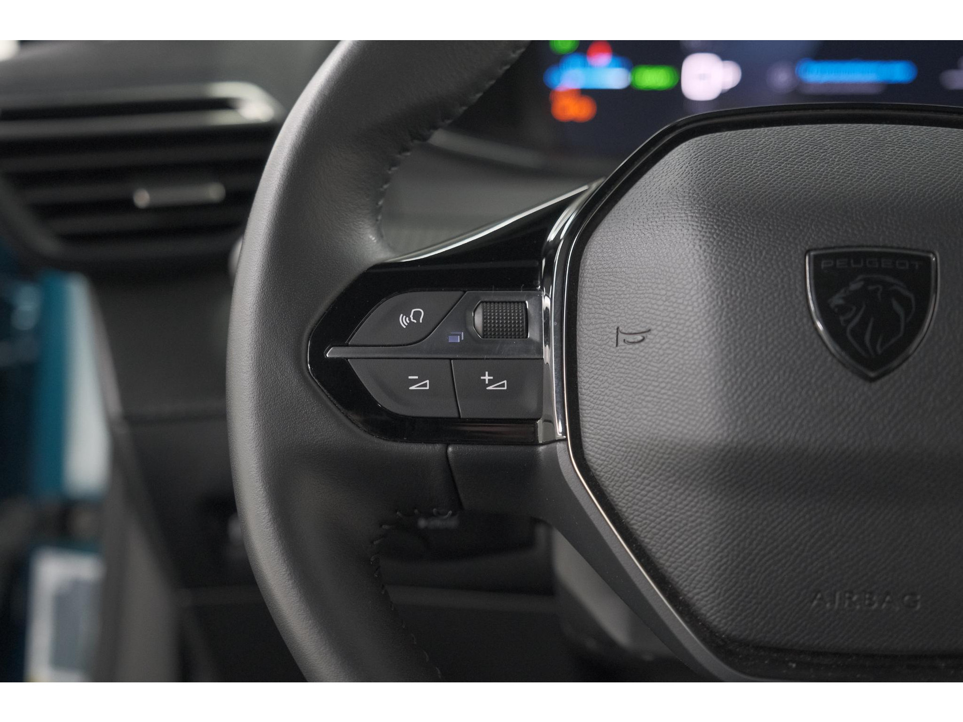 Peugeot e-2008 EV Allure Avantage 54 kWh | 11 KW Laadfunctie | Parkeersensoren | Apple Carplay