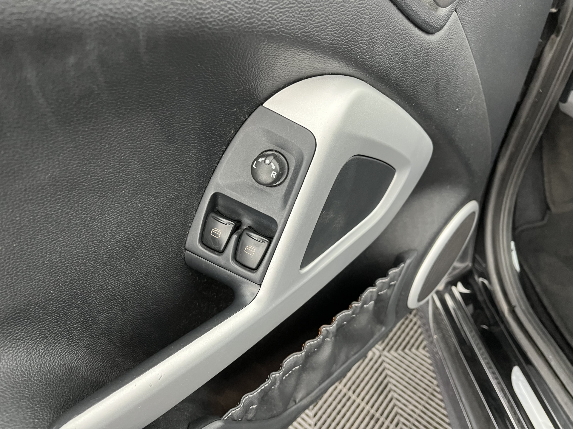 Smart fortwo cabrio Electric drive Brabus Black-Edition 18 kWh {SOH-99%} Aut. *NAVI-FULLMAP | LEATHER | AIRCO | HEATED-SPORTSEATS | CRUISE | SHIFT-PADDLES  | AIRSCARF | 16'' ALU*