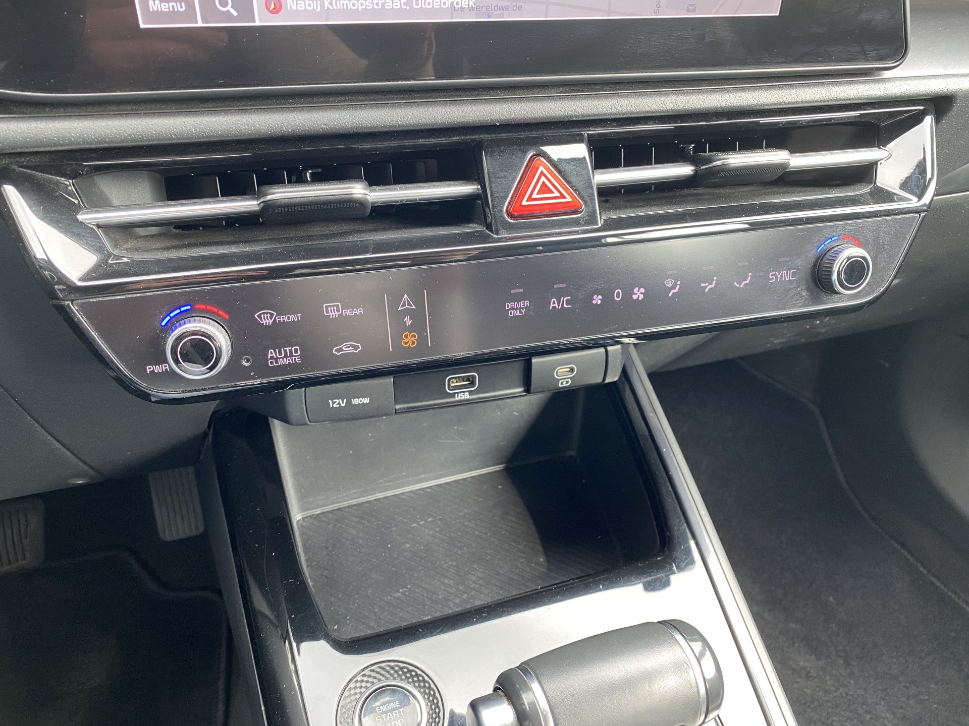 Kia Niro 1.6 GDi PHEV 184 pk DynamicLine AUT. | 1e eigenaar | navigatie | adaptieve cruise | camera | 2 laadkabels | keyless entry