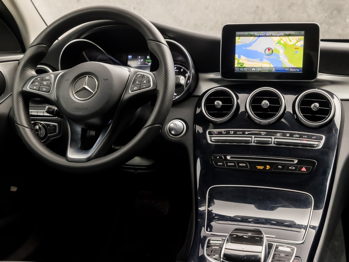 Mercedes-Benz C-Klasse 350 e AMG Sport 279Pk Automaat (NAVIGATIE, LUCHTVERING, ORG. NL, GETINT GLAS, ELEK SPORTSTOELEN, LEDER, CRUISE, KEYLESS START, TREKHAAK, NIEUWSTAAT)