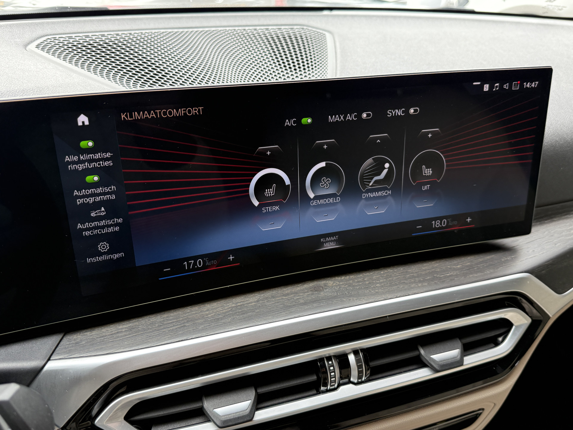 BMW 3-serie Touring 330e | M-Sport | Facelift | Lederen sportstoelen | Harman/Kardon | Sfeerverlichting | Full LED