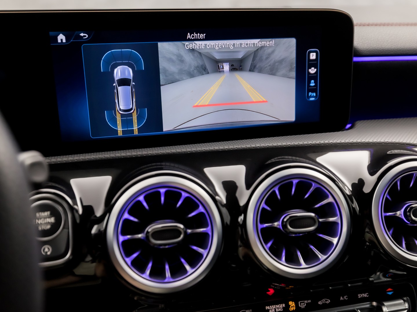 Mercedes-Benz CLA-Klasse 180 AMG Sport Automaat (GROOT NAVI, LOGISCH NAP, CAMERA, LEDER, SPORTSTOELEN, GETINT GLAS, STOELVERWARMING, ELEK ACHTERKLEP, NIEUWSTAAT)