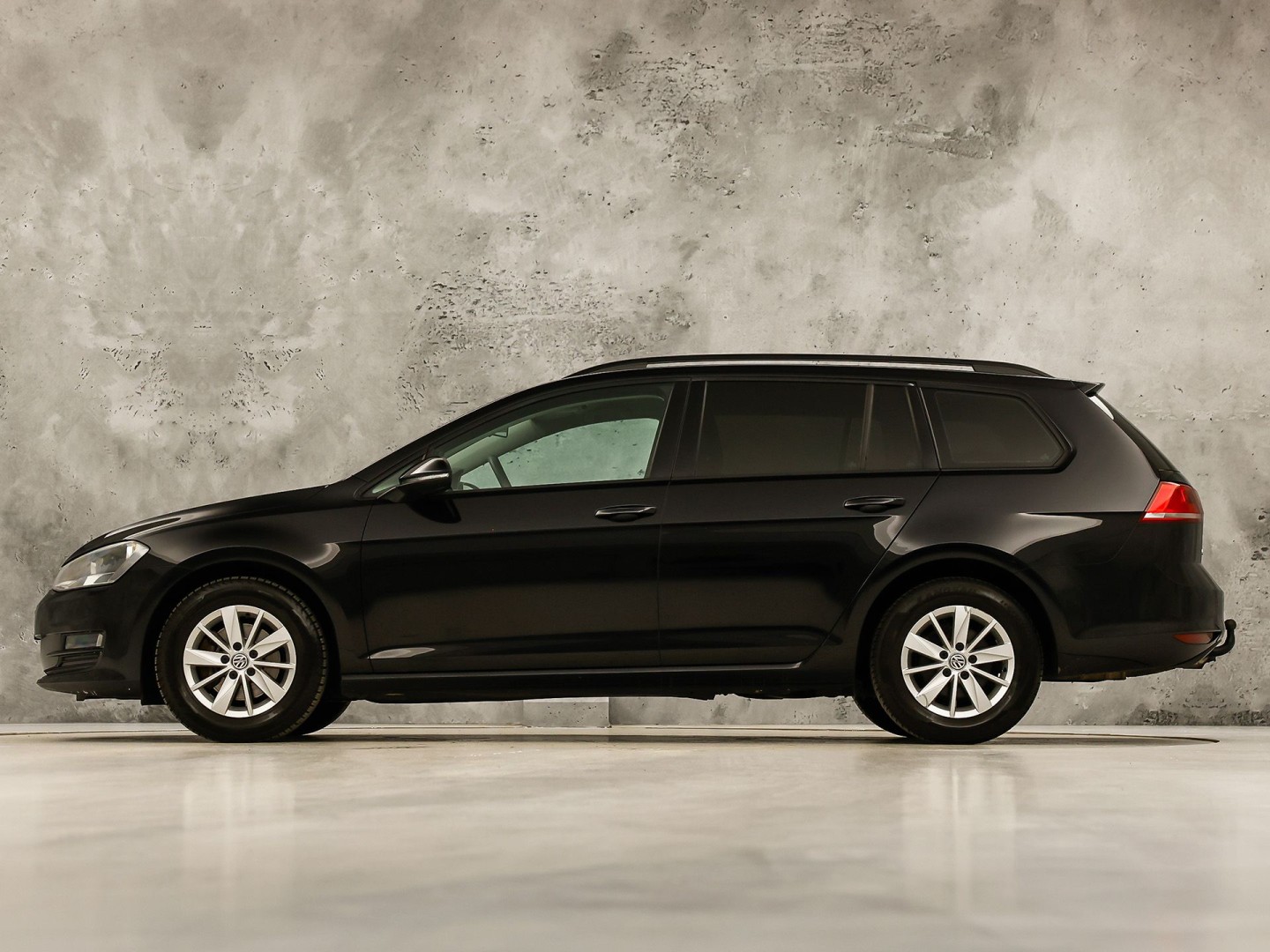 Volkswagen Golf Variant 1.2 TSI Sport (NAVIGATIE, BLUETOOTH, CLIMATE, NAP, TREKHAAK, SPORTSTOELEN, ARMSTEUN, LM VELGEN, ELEK PAKKET, NIEUWSTAAT)