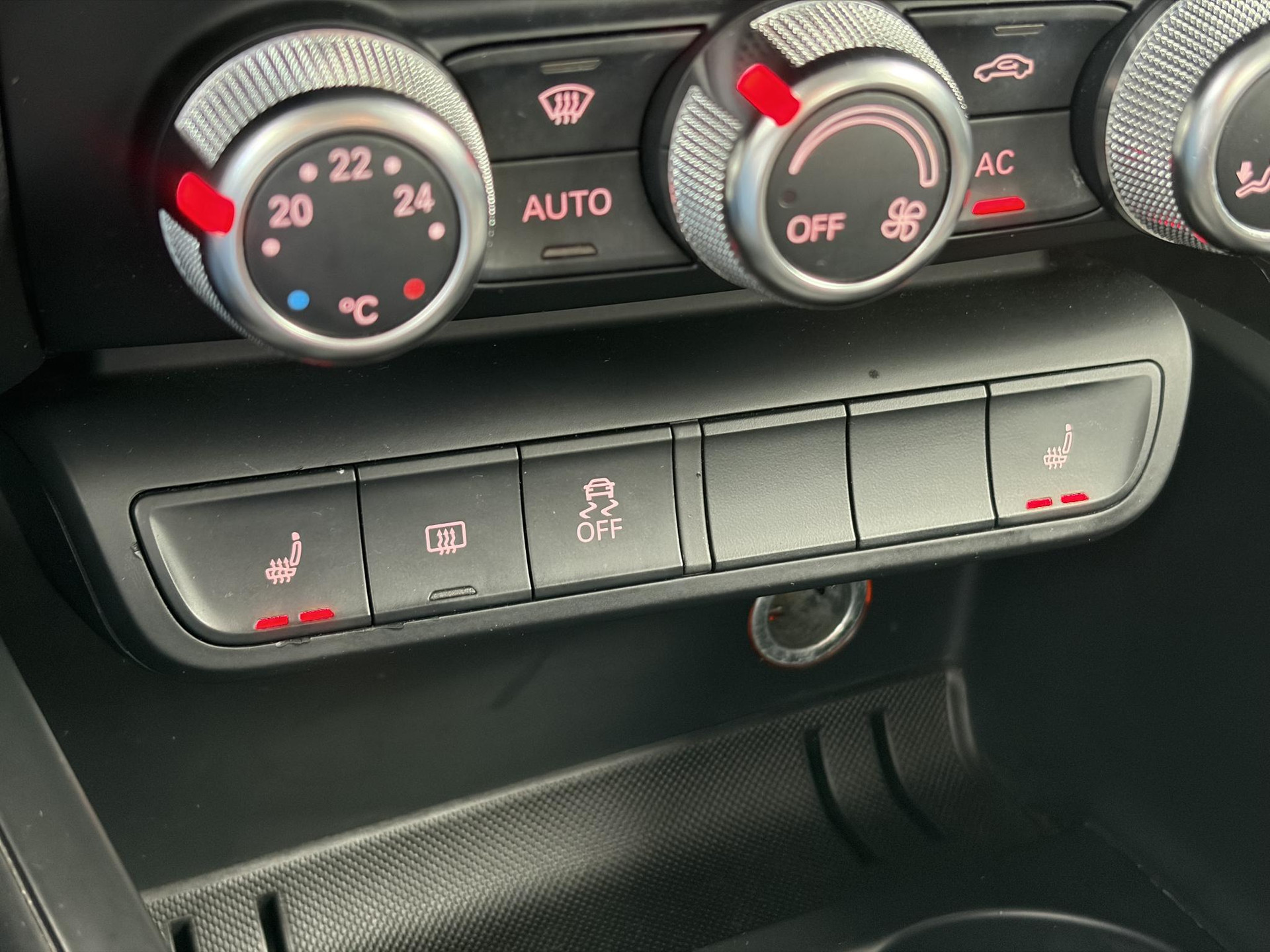 Audi A1 1.2 TFSI Ambition Pro Line ✓Carplay✓Clima✓Stoelverwarming✓Pdc✓Lm velgen✓85pk✓Zeer zuinig✓Apk tot 09-2027