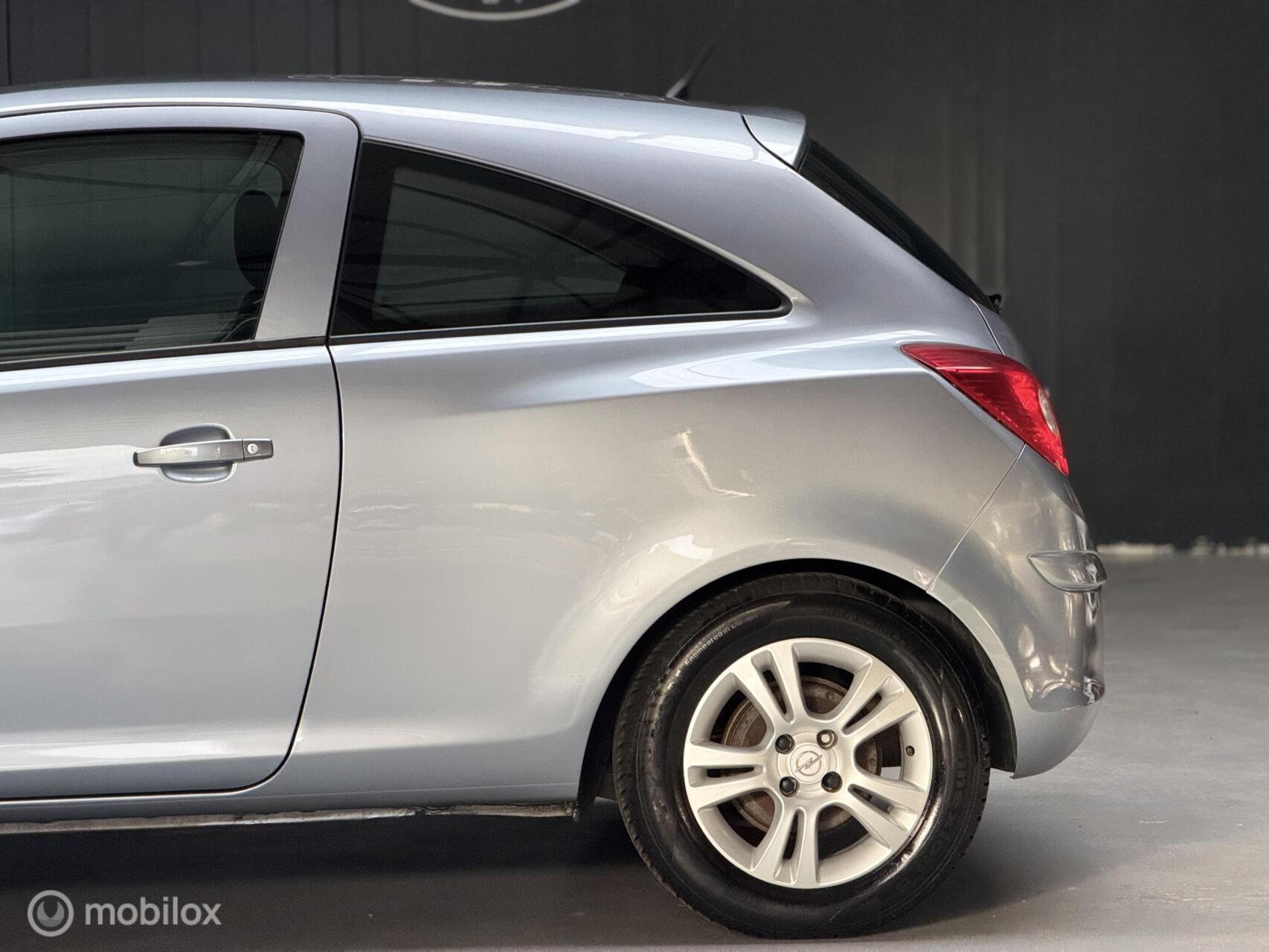 Opel Corsa 1.4-16V Cosmo| Vol Automaat | NAP | Cruise |Airco