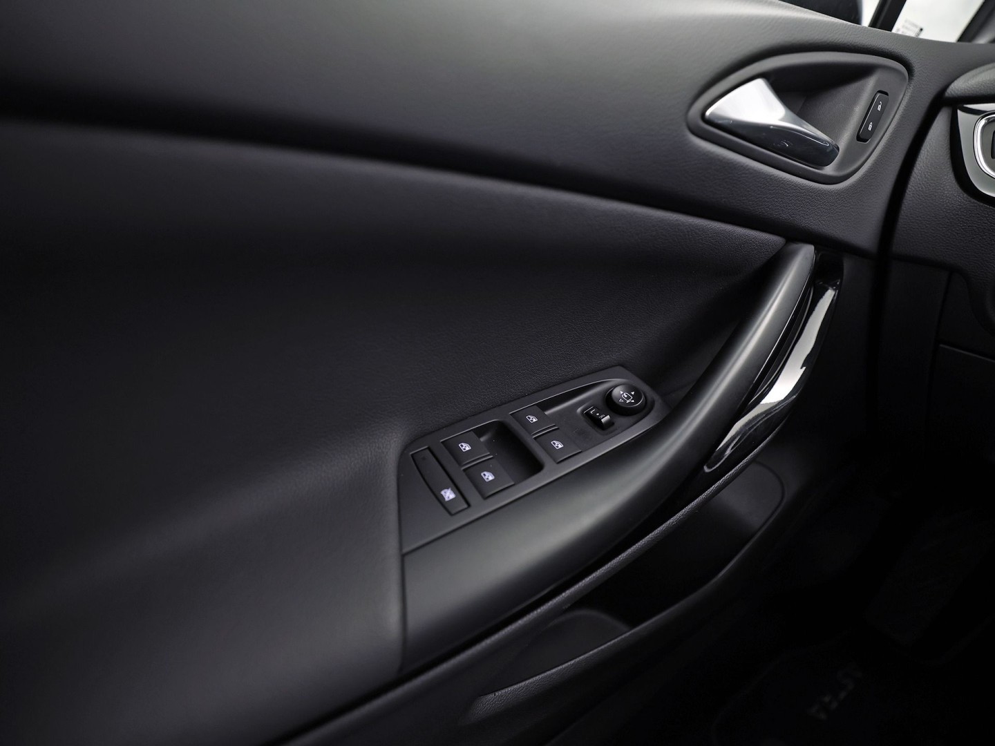 Opel Astra Sports Tourer 1.4 Ultimate 145Pk Automaat (VIRTUAL COCKPIT, APPLE CARPLAY, GROOT NAVI, LEDER/ALCANTARA, CAMERA, SPORTSTOELEN, GETINT GLAS, ZWART HEMEL, ADAPTIVE CRUISE, NIEUWSTAAT)