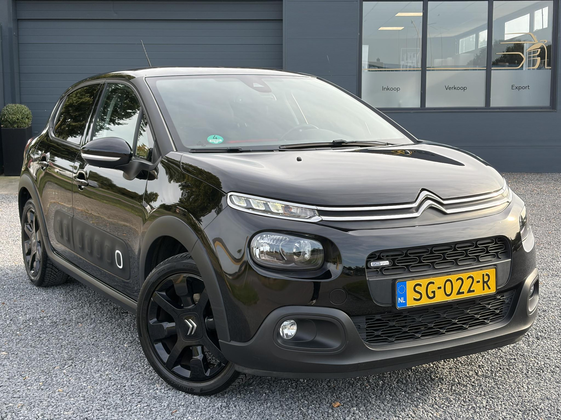 Citroen C3 1.2 PureTech Shine ✓2e Eigenaar✓Camera✓Carplay✓Navi✓Trekhaak✓Pdc✓Clima✓Cruise✓17''Lm velgen✓Rijstrooksensor✓N.A.P✓Apk tot 04-2027
