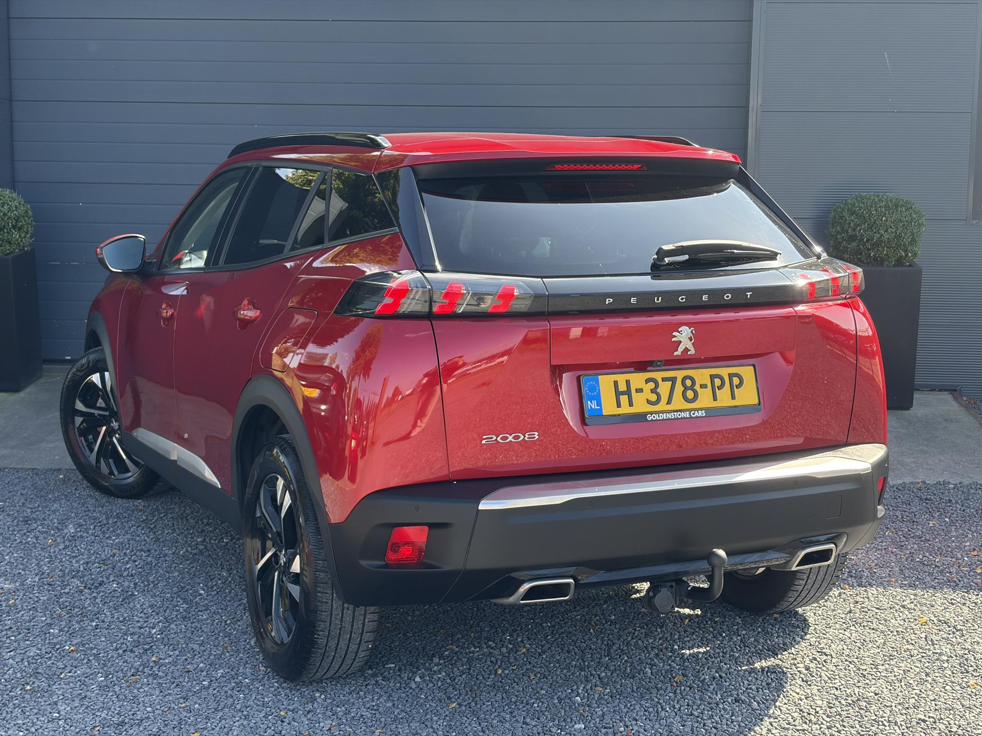 Peugeot 2008 1.2 PureTech Allure ✓Recent beurt gehad✓D-riem vv in 06-2025✓360° Camera✓Draadloze telefoonlader✓Carplay✓Keyless✓Automaat✓Trekhaak✓Halfleder✓Navi✓Clima✓Cruise✓131pk✓Lm velgen✓2e Eigenaar✓Pdc V+A✓Rijstrooksensor✓N.A.P✓Apk tot 04-2028