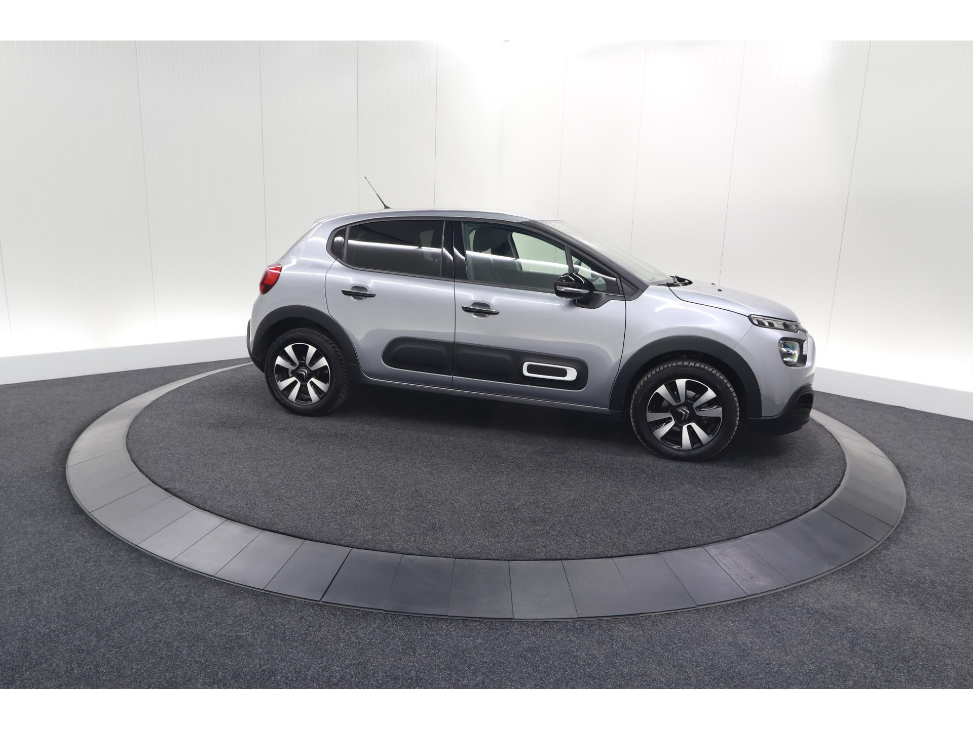 Citroen C3 PureTech 110 EAT6 Max | Camera | Parkeersensoren | Navigatie | Apple Carplay