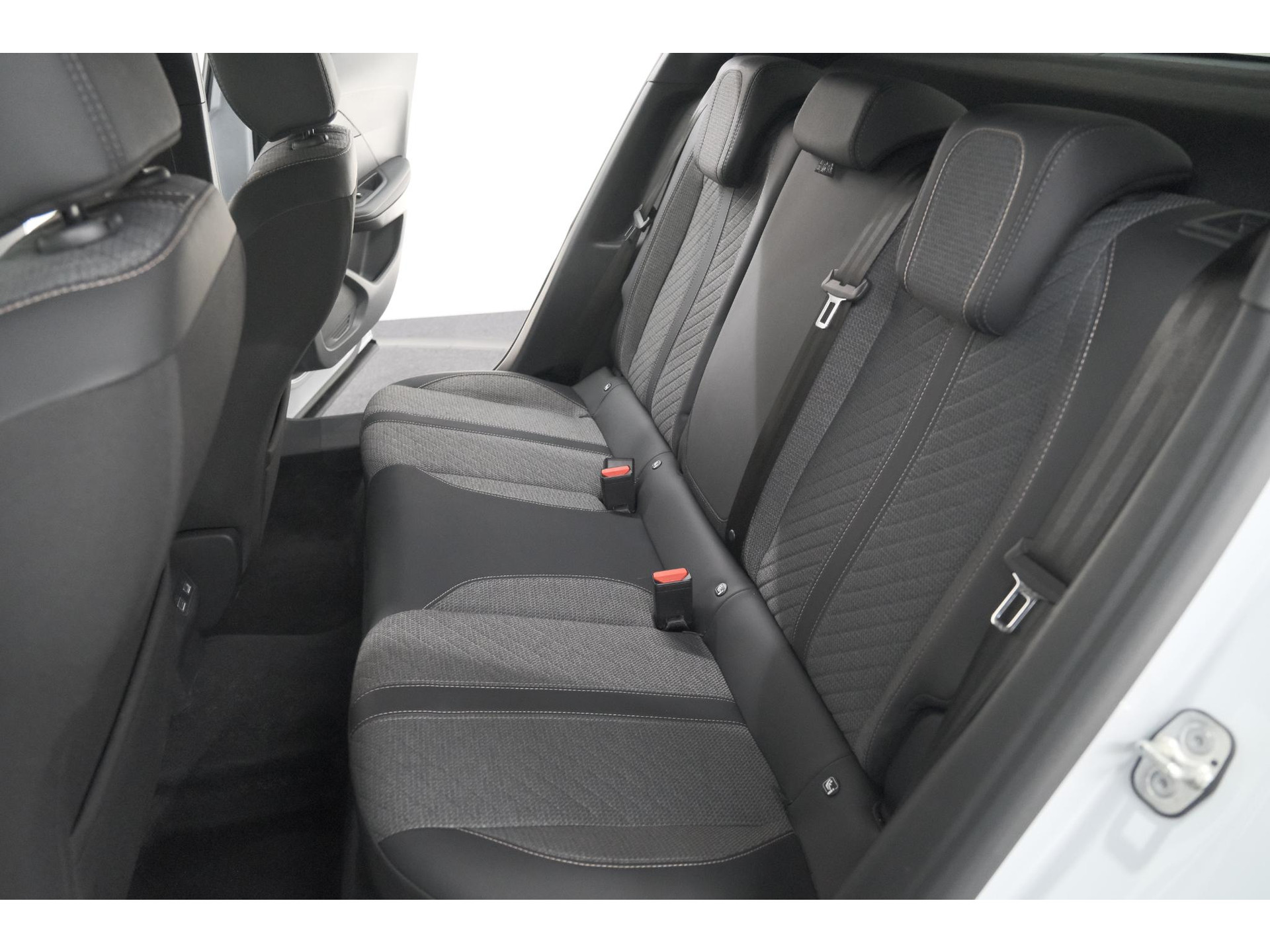 Peugeot 2008 PureTech 100 Allure | Apple Carplay | Parkeersensoren | Climate Control | Cruise Control