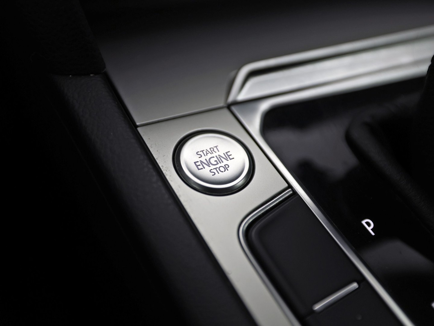 Volkswagen Passat Variant 1.4 TSI ACT Highline 150Pk Automaat (APPLE CARPLAY, GROOT NAVI, CLIMATE, CAMERA, SPORTSTOELEN, GETINT GLAS, KEYLESS START, ADAPTIVE CRUISE,