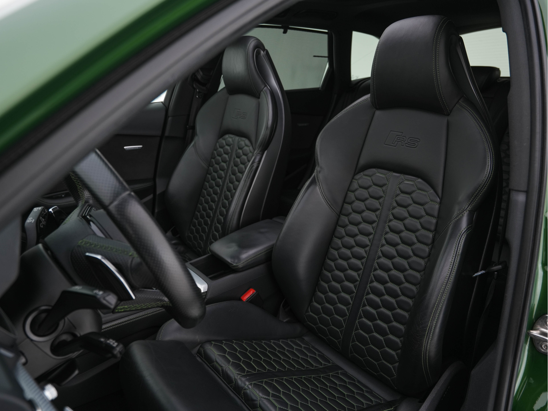 Audi RS4 2.9 TFSI quattro *MILLTEK | KERAMIK | APPLE-CARPLAY | PPF | ABT | B&O | 360-CAMERA | PANO | CARBON-PACK | HUD | SONOMA-GREEN | DEALER-AUTO*