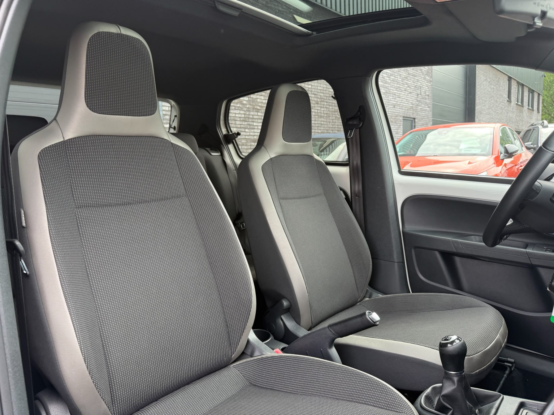 Volkswagen Up! 1.0 high up! BlueMotion | 2E EIGENAAR | 3/6/12MND GARANTIE | PANO | CRUISE | AIRCO | NAVI | FENDER AUDIO |