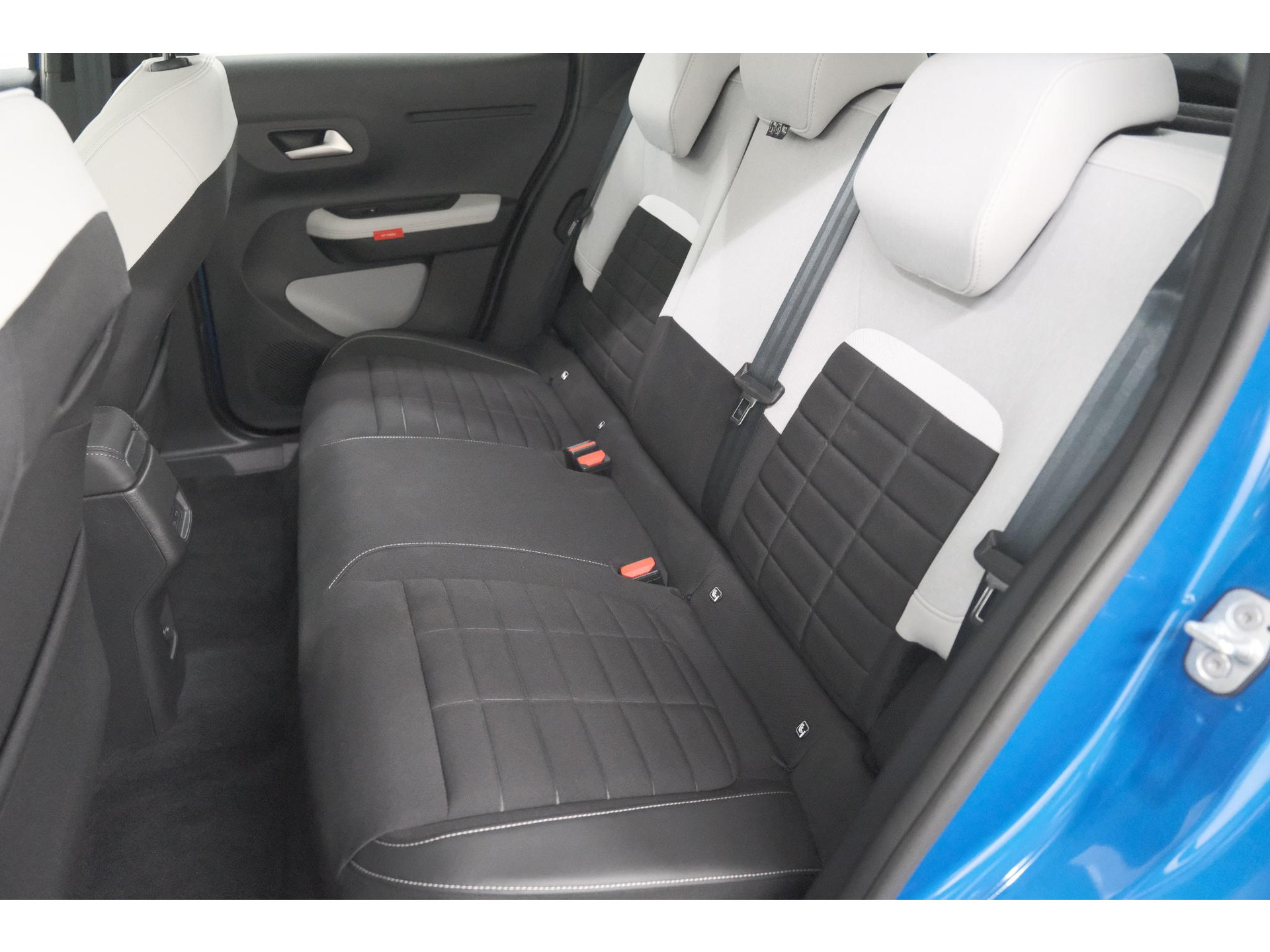 Citroen Ë-C3 Max 113pk 44 kWh | 11 KW Lader | 95,9% SOH | Camera | Navigatie | Parkeersensoren