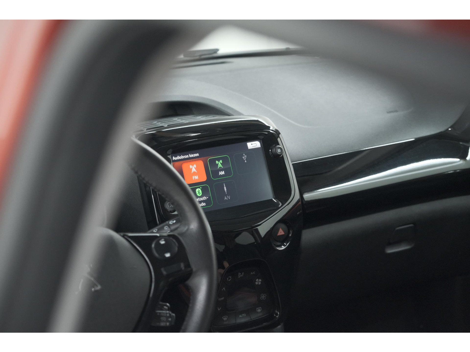 Peugeot 108 1.0 e-VTi Allure TOP! | Elektrisch Vouwdak | Trekhaak | Camera | Apple Carplay