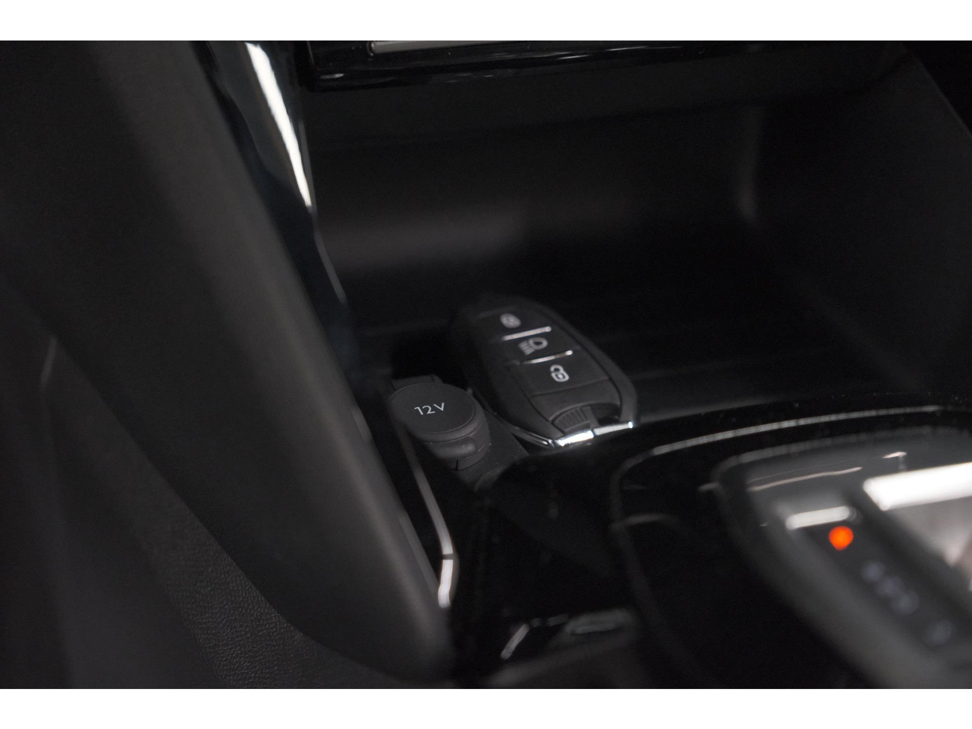 Peugeot 2008 1.2 Hybrid 145 Allure | 360 Camera | Adaptieve Cruise Control | Dodehoekdetectie