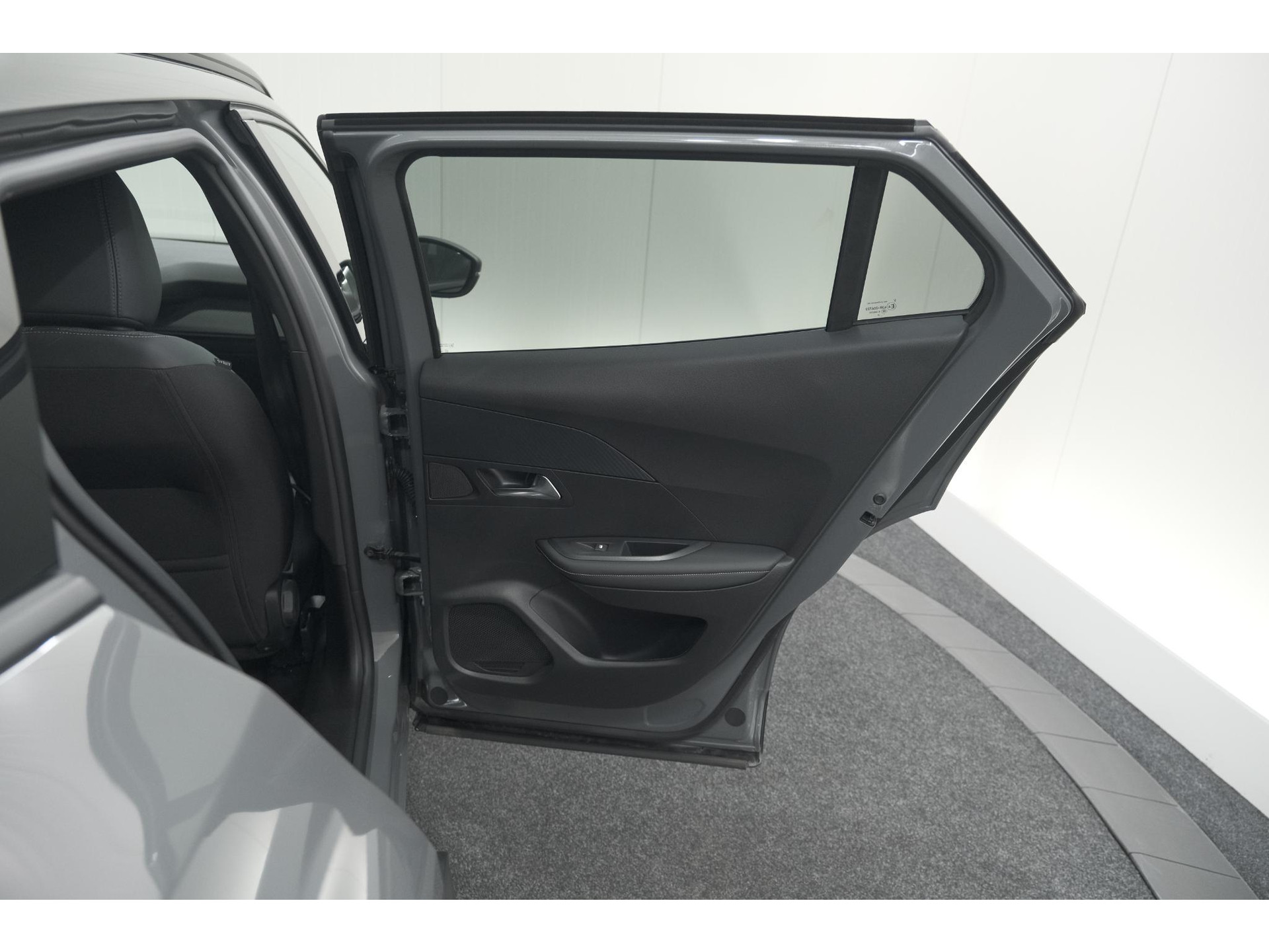 Peugeot 2008 PureTech 130 EAT8 Allure | 100% Benzine | Parkeersensoren Voor + Achter | Apple CarPlay | Climate Control