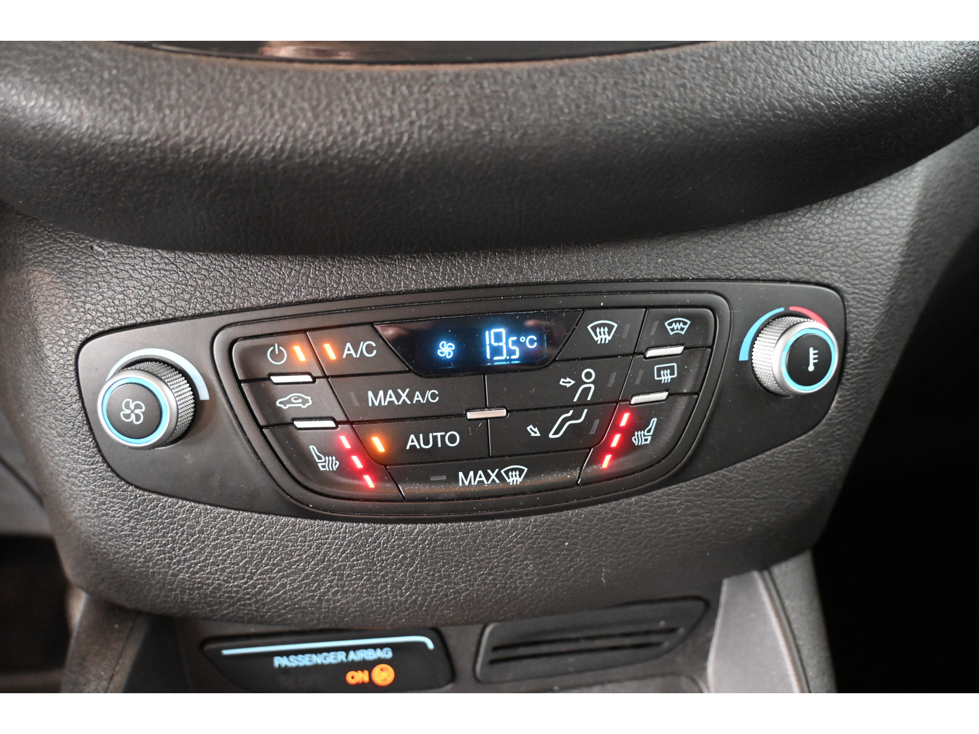 Ford Tourneo Courier 1.0 Titanium Clima Navigatie 2x Schuifdeur Stoelverwarming Cruise Control Rijklaarprijs! Inruil Mogelijk!