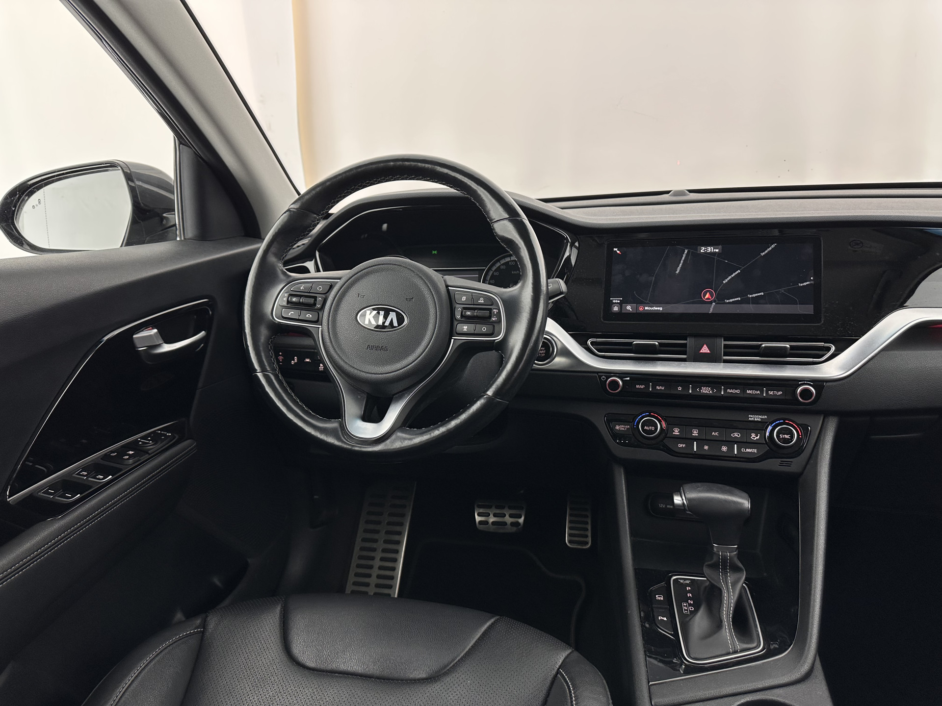 Kia Niro 1.6 GDi Hybrid Dynamic Plus Line (INCL-BTW) Aut. *LEATHER | FULL-LED | ADAPTIVE-CRUISE | BLINDSPOT | HEATED-COMFORTSEATS | CAMERA | KEYLESS | NAVI-FULLMAP | AMBIENTLIGHT | LANE-ASSIST | TOWBAR | 16''ALU*