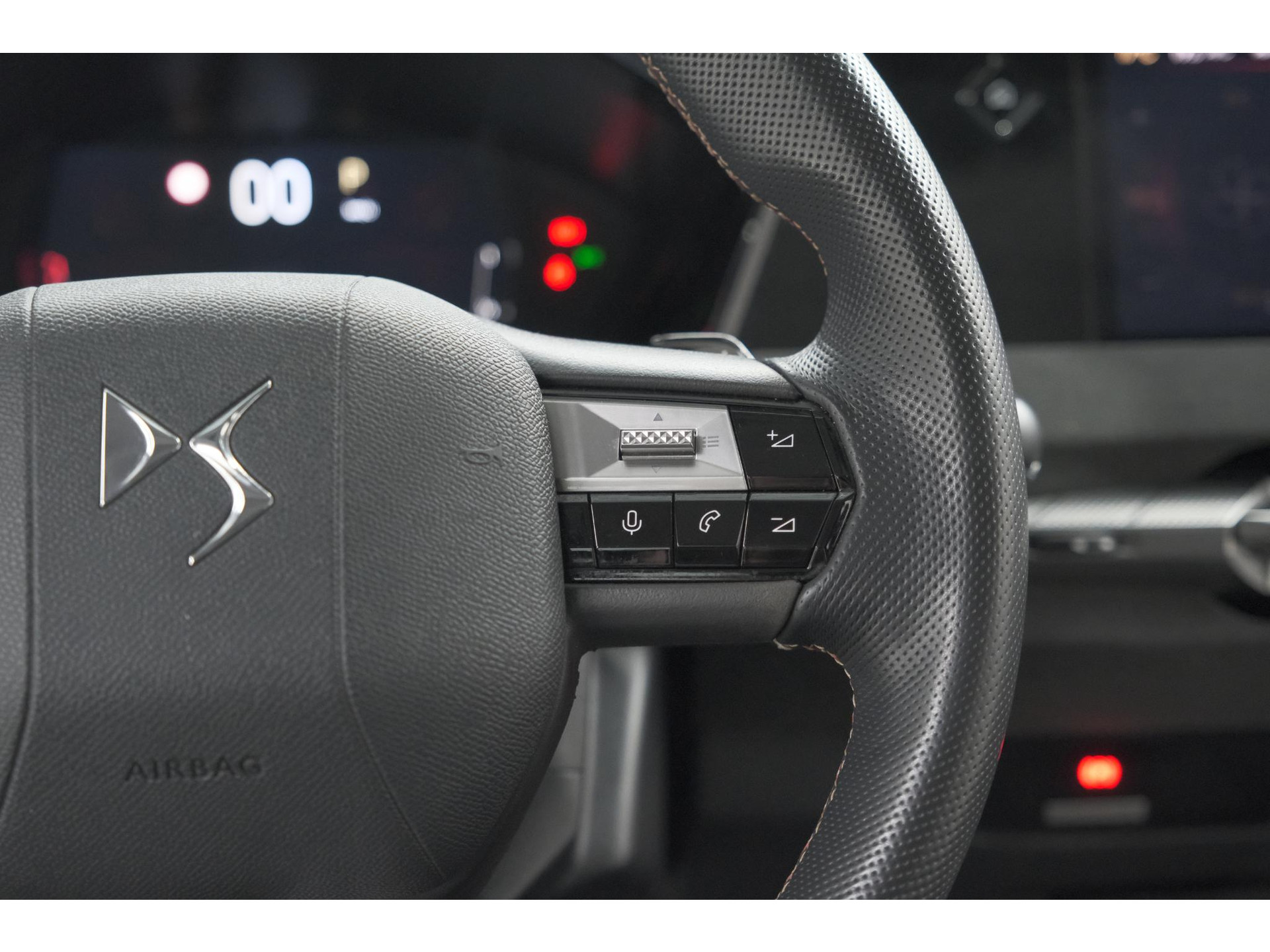 DS 4 PureTech 130 EAT8 Performance Line | Camera | Apple Carplay | Alcantara® bekleding | Parkeersensensoren