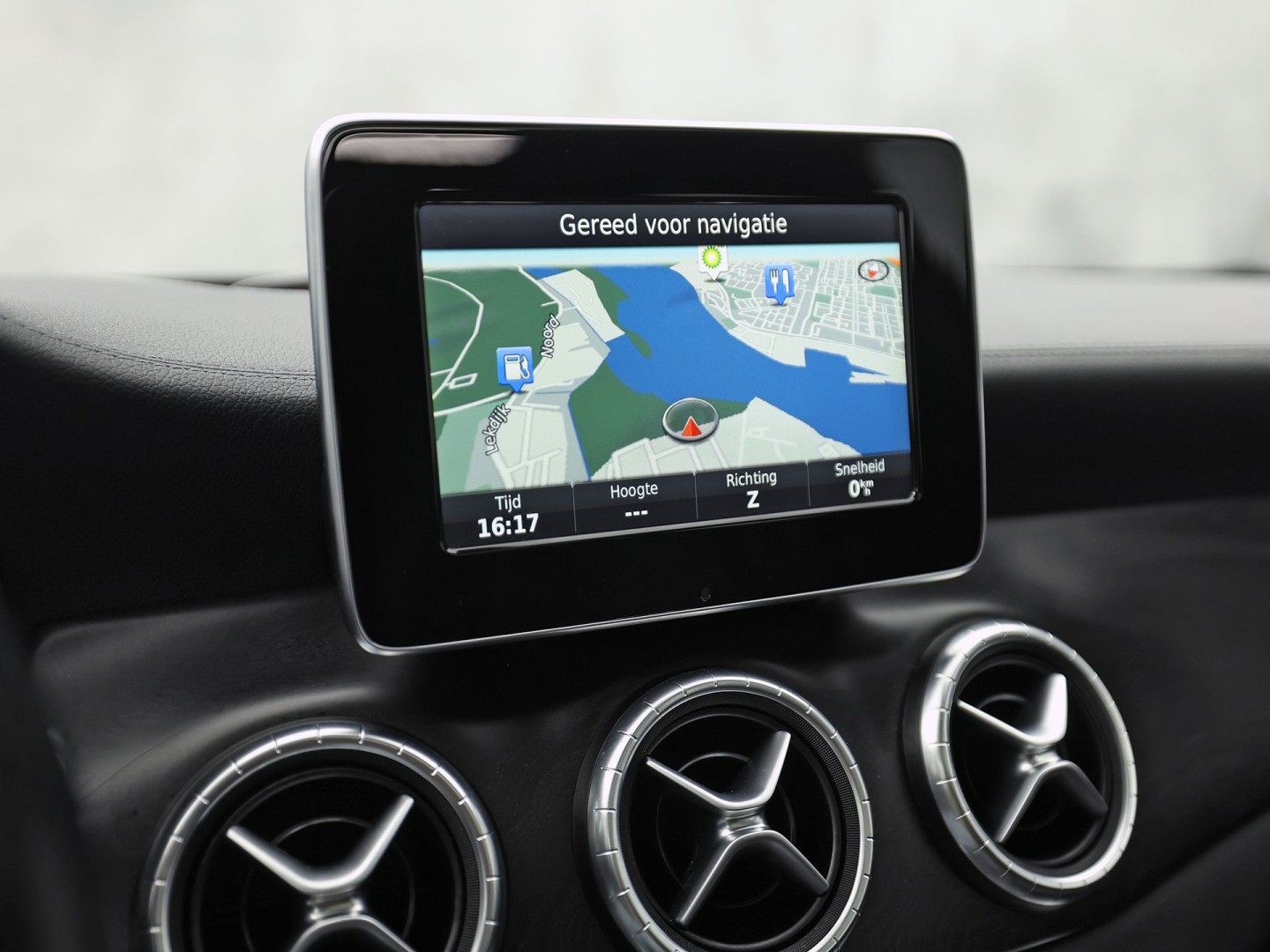 Mercedes-Benz CLA-Klasse 200 AMG Sport 156Pk Automaat (PANORAMADAK, GROOT NAVI, LEDER, STOELVERWARMING, SPORTSTOELEN, PARKEERSENSOREN, CRUISE, NIEUWSTAAT)