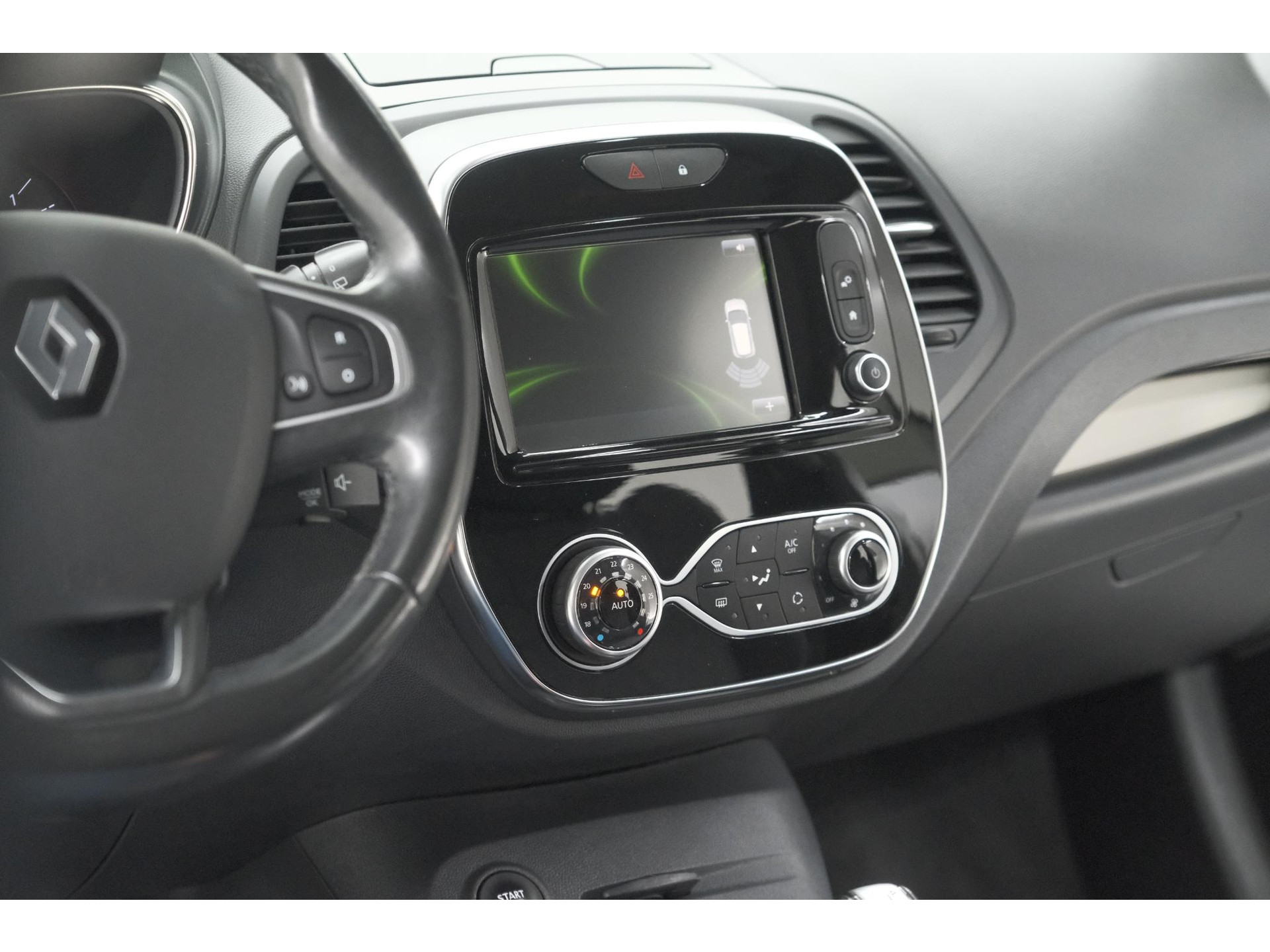 Renault Captur TCe 150 EDC Intens | Trekhaak | Navigatie | Parkeersensoren