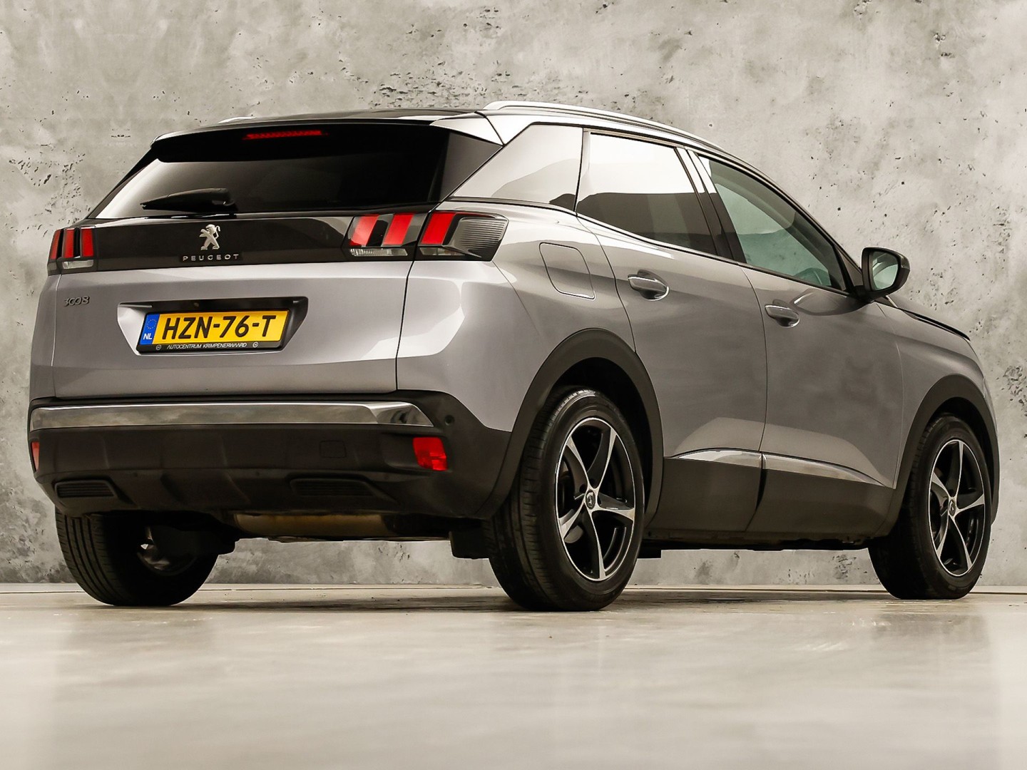 Peugeot 3008 1.2 PureTech Sport Automaat (PANORAMADAK, APPLE CARPLAY, GROOT NAVI, 360 CAMERA, LEDER, STOELVERWARMING, SPORTSTOELEN, GETINT GLAS, KEYLESS, DRIVE SELECT, NIEUWSTAAT)