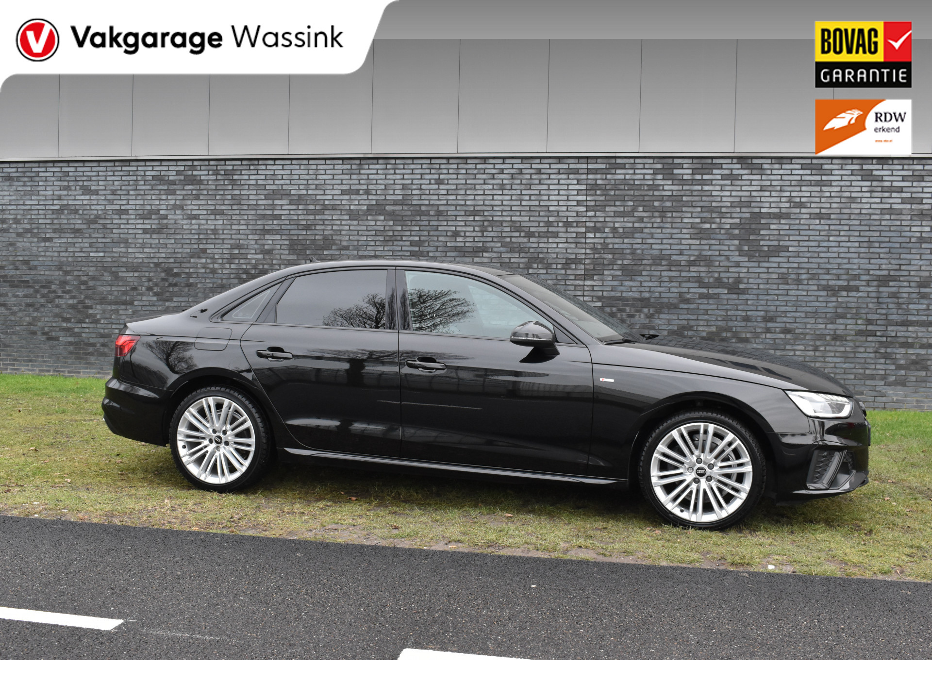 Audi A4 Limousine 35 TFSI S-line 2.0 Mild Hybrid S-line black-line Automaat Leder interieur