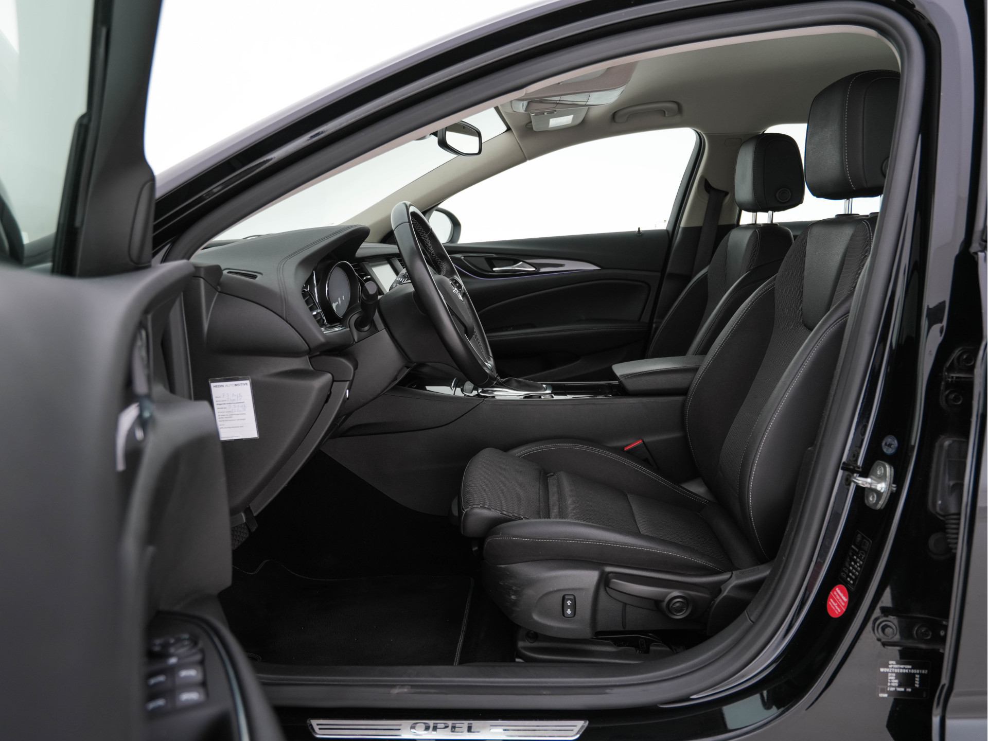 Opel Insignia Sports Tourer 1.5 Turbo Business Executive Aut. *NAVI-FULLMAP | LEATHER-FABRIC | KEYLESS | DAB+ | SPORT-SEATS  | ECC | PDC | CRUISE | TOWBAR | CARPLAY | 18''ALU*