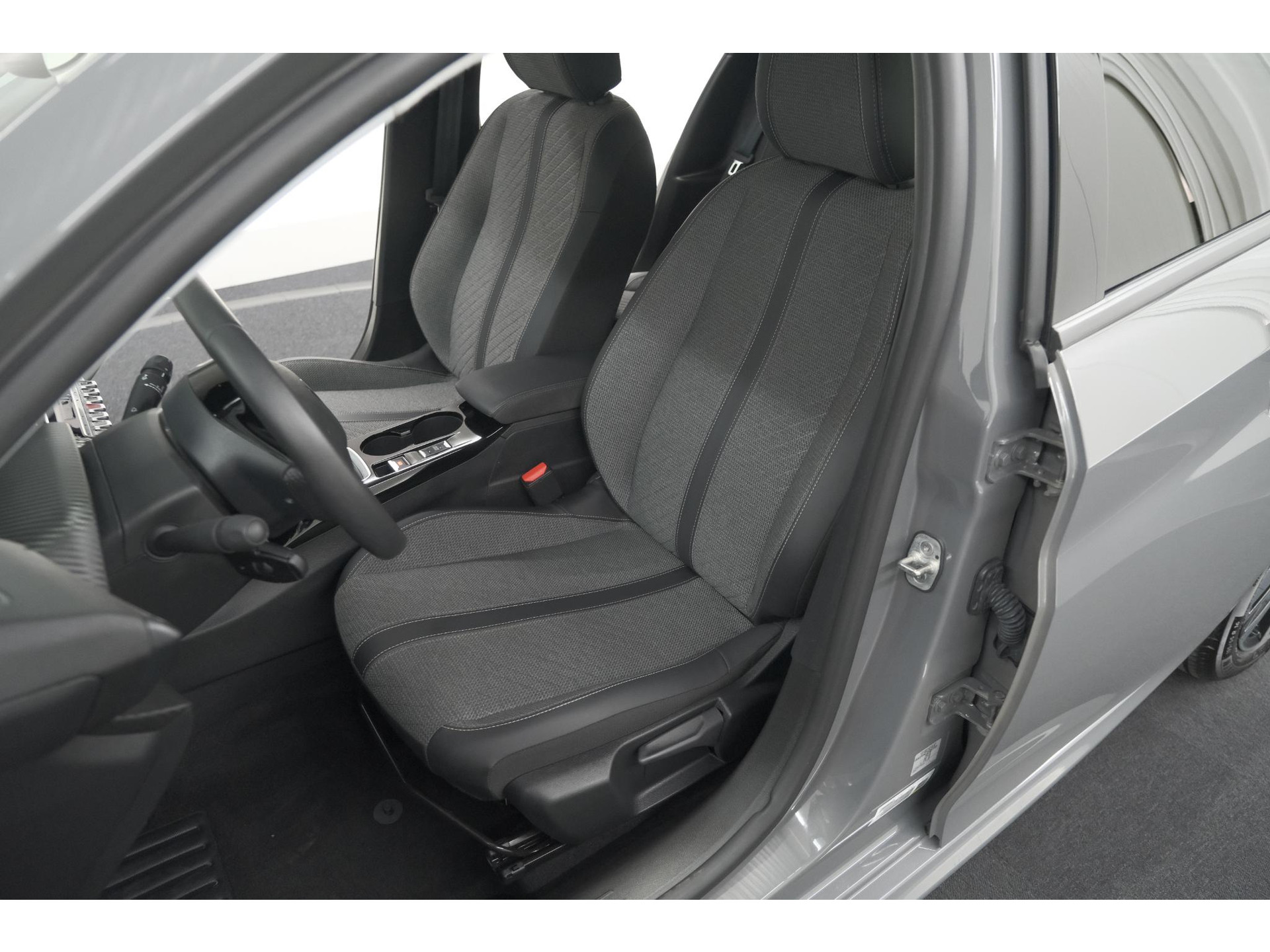 Peugeot 208 PureTech 100 Allure | Gris Selenium | Apple Carplay | Parkeersensoren | Climate Control