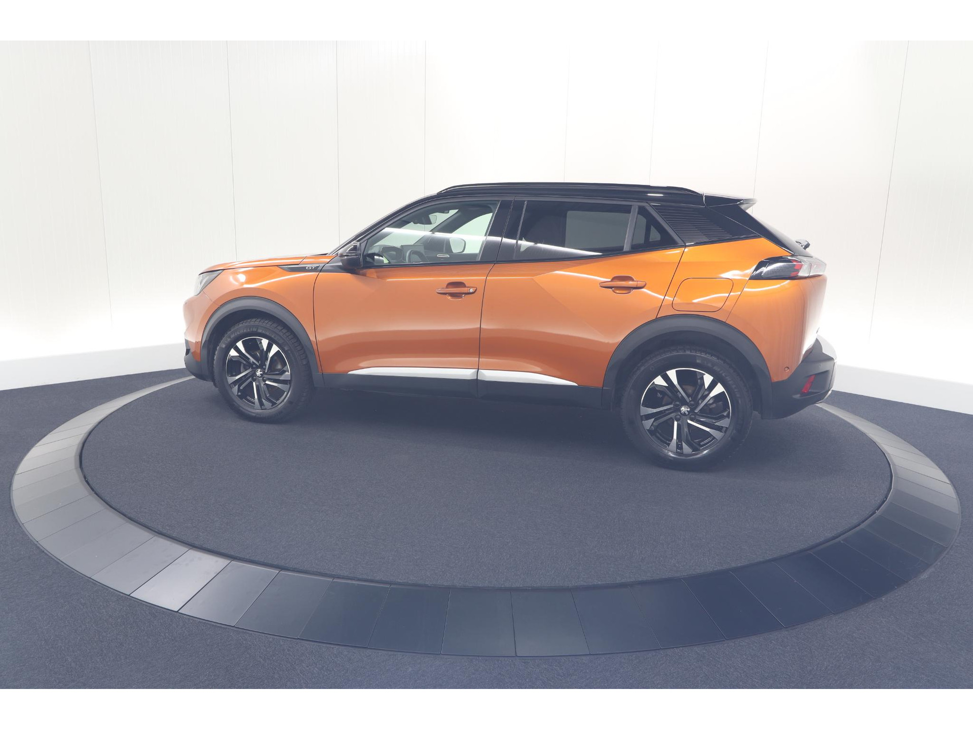 Peugeot 2008 PureTech 130 GT Pack | Leer-pakket | Camera | Dodehoekdetectie | Apple Carplay | Stoelverwarming
