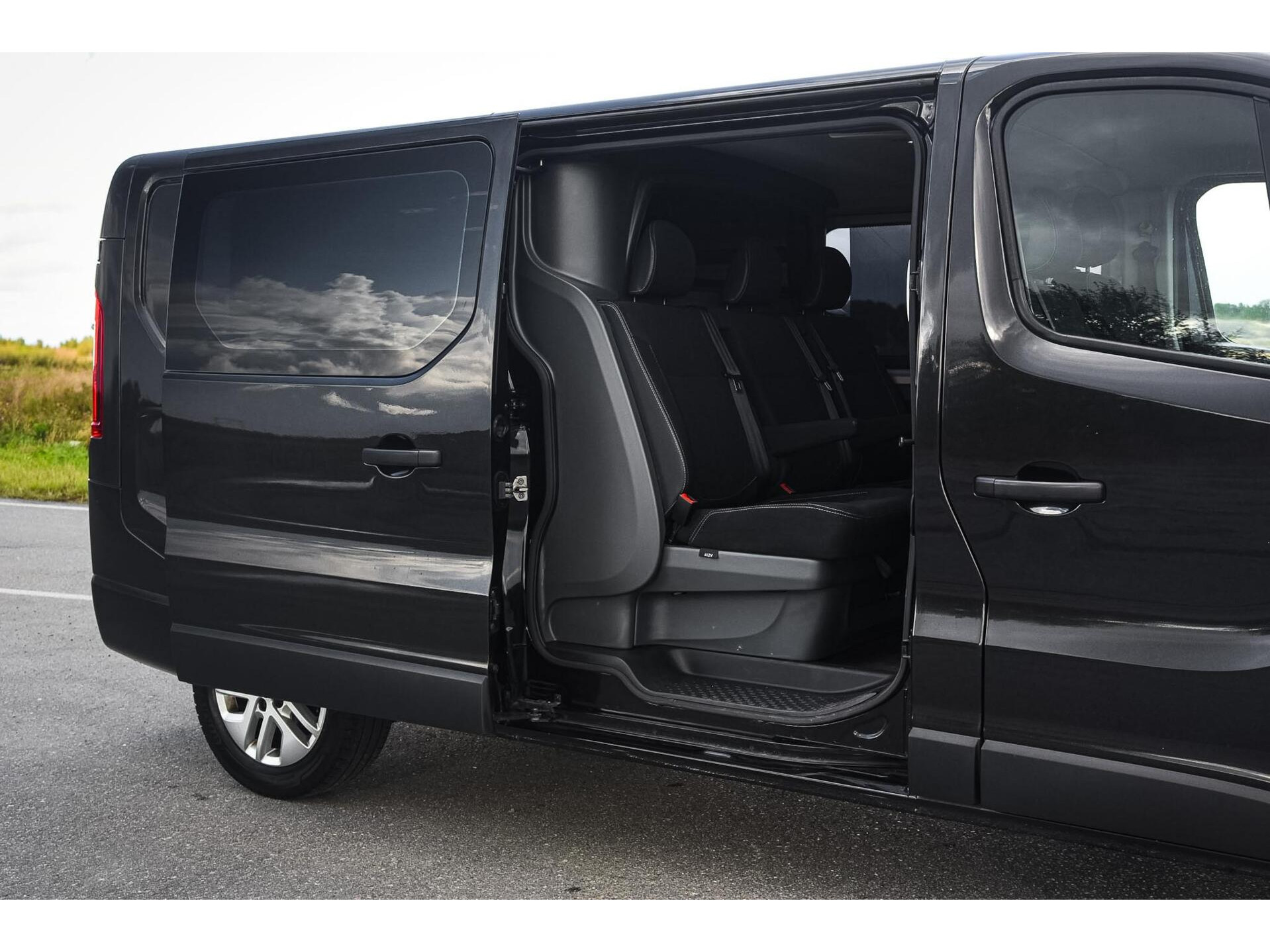 Trafic 2.0 dCi 145 DC Luxe | Automaat | 6-Pers