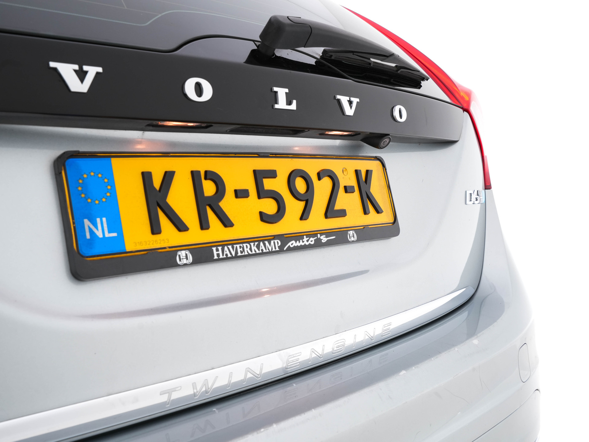 Volvo V60 2.4 D6 AWD Twin Engine Summum Aut. *PANO | NAVI-FULLMAP | LEATHER | BI-XENON | CAMERA |  ECC | PDC | CRUISE | SPORT-SEATS | PRIVACY-GLASS | TOWBAR | MEMORY-PACK | HEATED-COMFORTSEATS | 18"ALU*