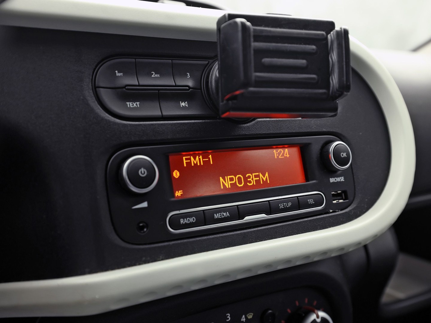 Renault Twingo 1.0 SCe Collection (AIRCO, ELEK RAMEN, CRUISE, SPORTSTOELEN, NIEUWE APK, NIEUWSTAAT)
