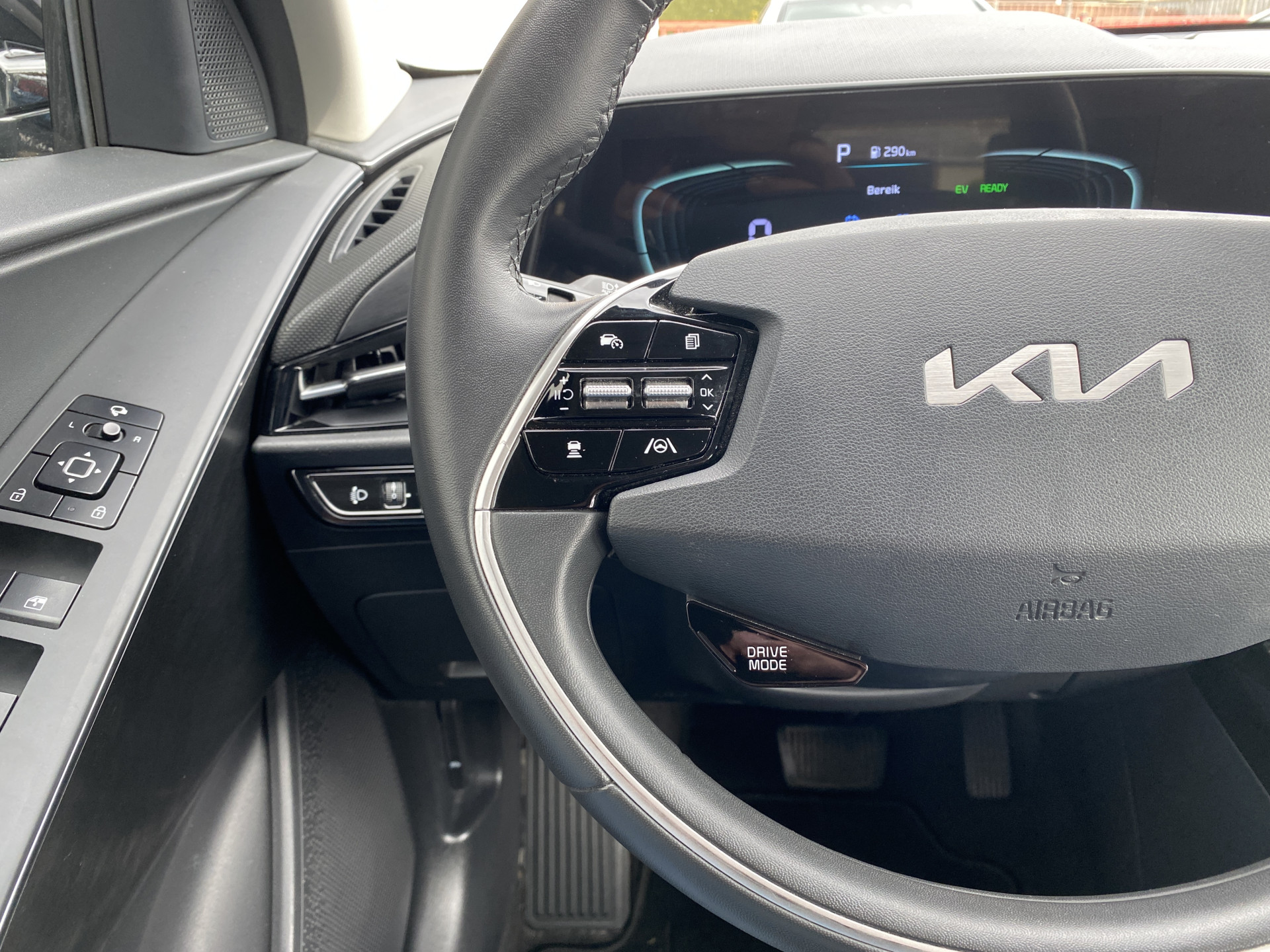 Kia Niro 1.6 GDi PHEV 184 pk DynamicLine AUT. | 1e eigenaar | navigatie | adaptieve cruise | camera | 2 laadkabels | keyless entry