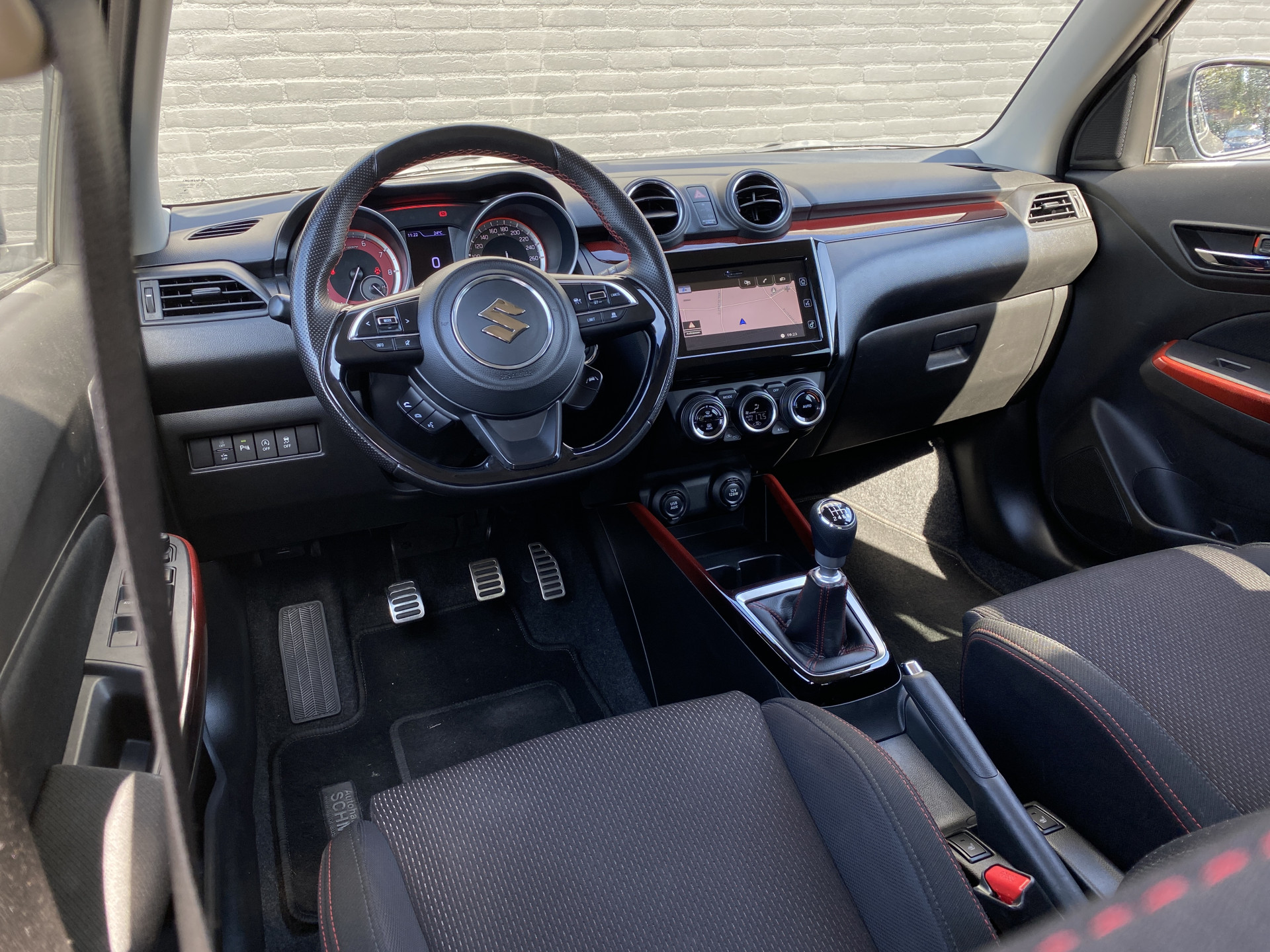 Suzuki Swift 1.4 Sport Smart Hybrid | 1e eigenaar | dealer onderhouden | navigatie | sportstoelen | camera | carplay