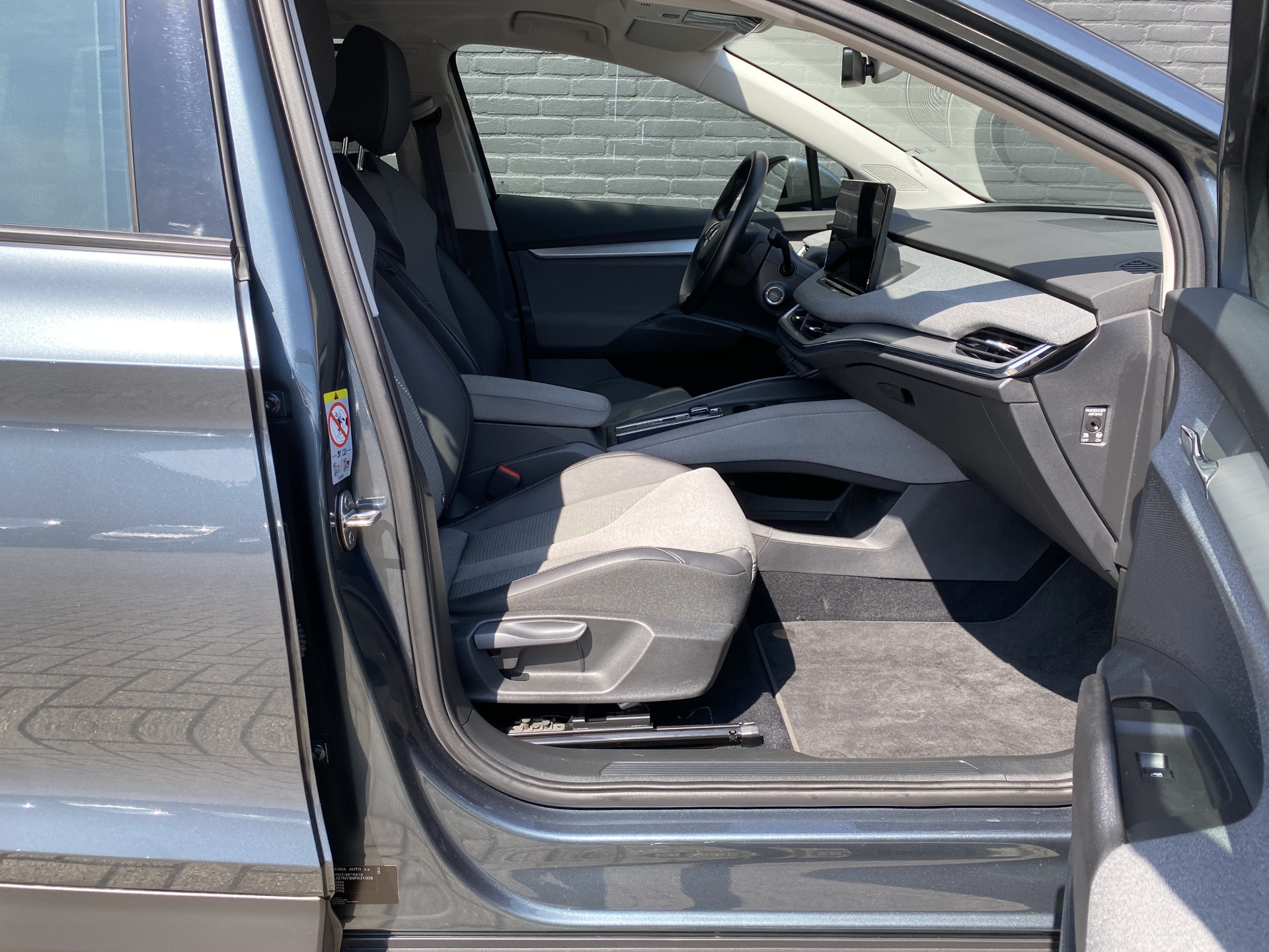 ŠKODA Enyaq iV 60 | 1e eigenaar | dealer onderhouden | navigatie | trekhaak | camera | stoelverwarming | apple carplay