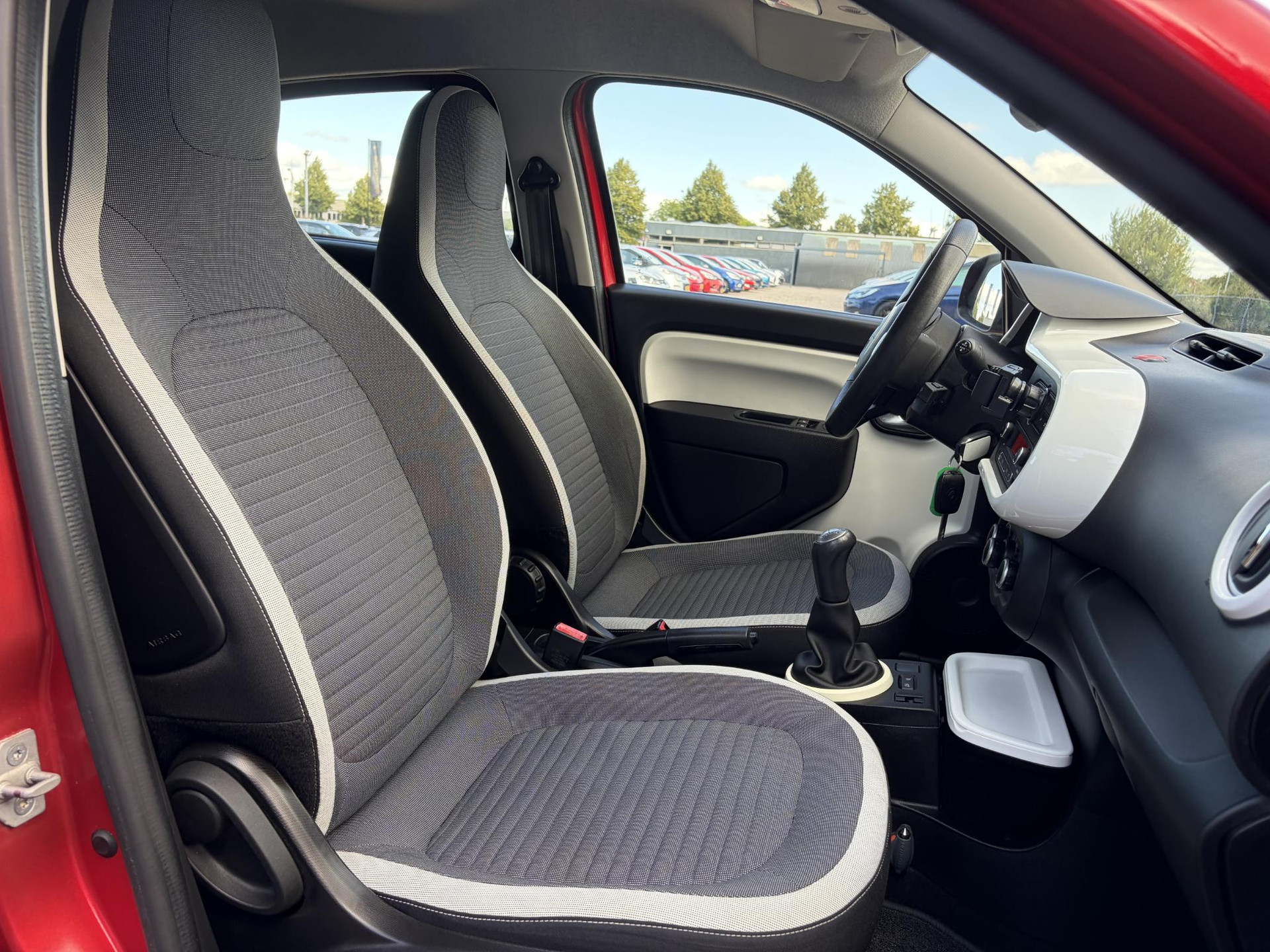 Renault Twingo 1.0 SCe Dynamique Dealer Onderhouden l Airco l Cruise l Recent beurt gehad l Lm velgen l Weinig Km l N.A.P l Apk tot 05-2027