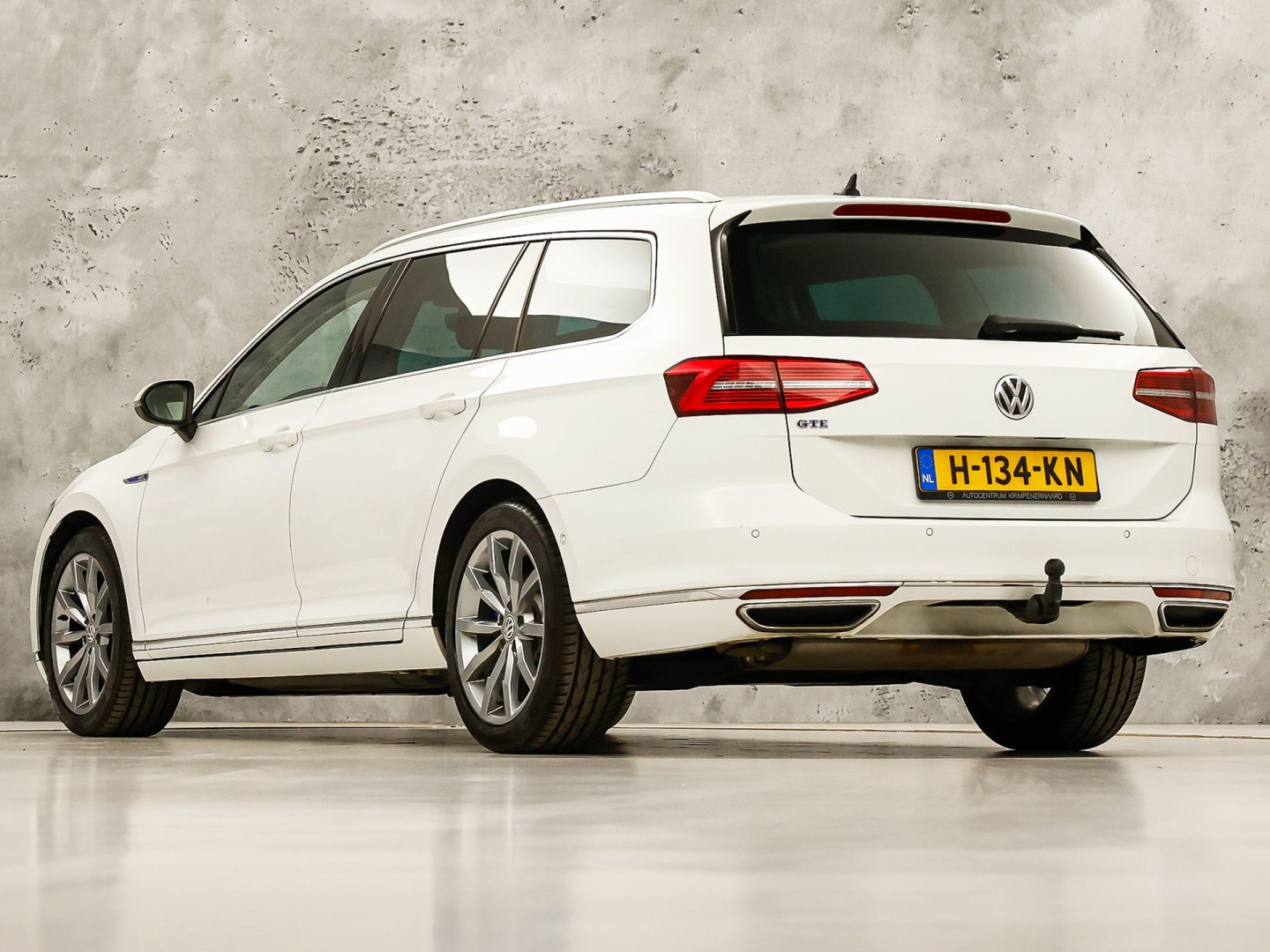 Volkswagen Passat Variant 1.4 TSI GTE HighLine Sport Automaat (PANORAMADAK, APPLE CARPLAY, SOH 77,9%, GROOT NAVI, CAMERA, TREKHAAK, KEYLESS, SPORTSTOELEN, STOELVERWARMING, GETINT GLAS, NIEUWSTAAT)