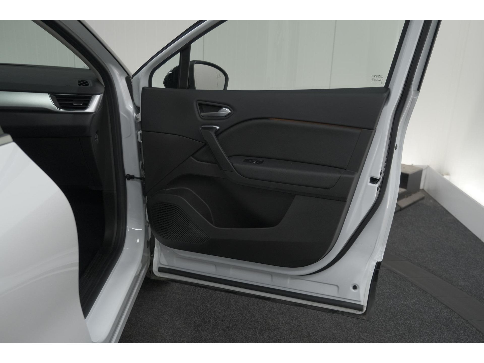 Renault Captur 1.6 E-Tech Plug-in Hybrid 160 Intens | Trekhaak | Camera | Adaptieve Cruise Control | Dodehoekdetectie