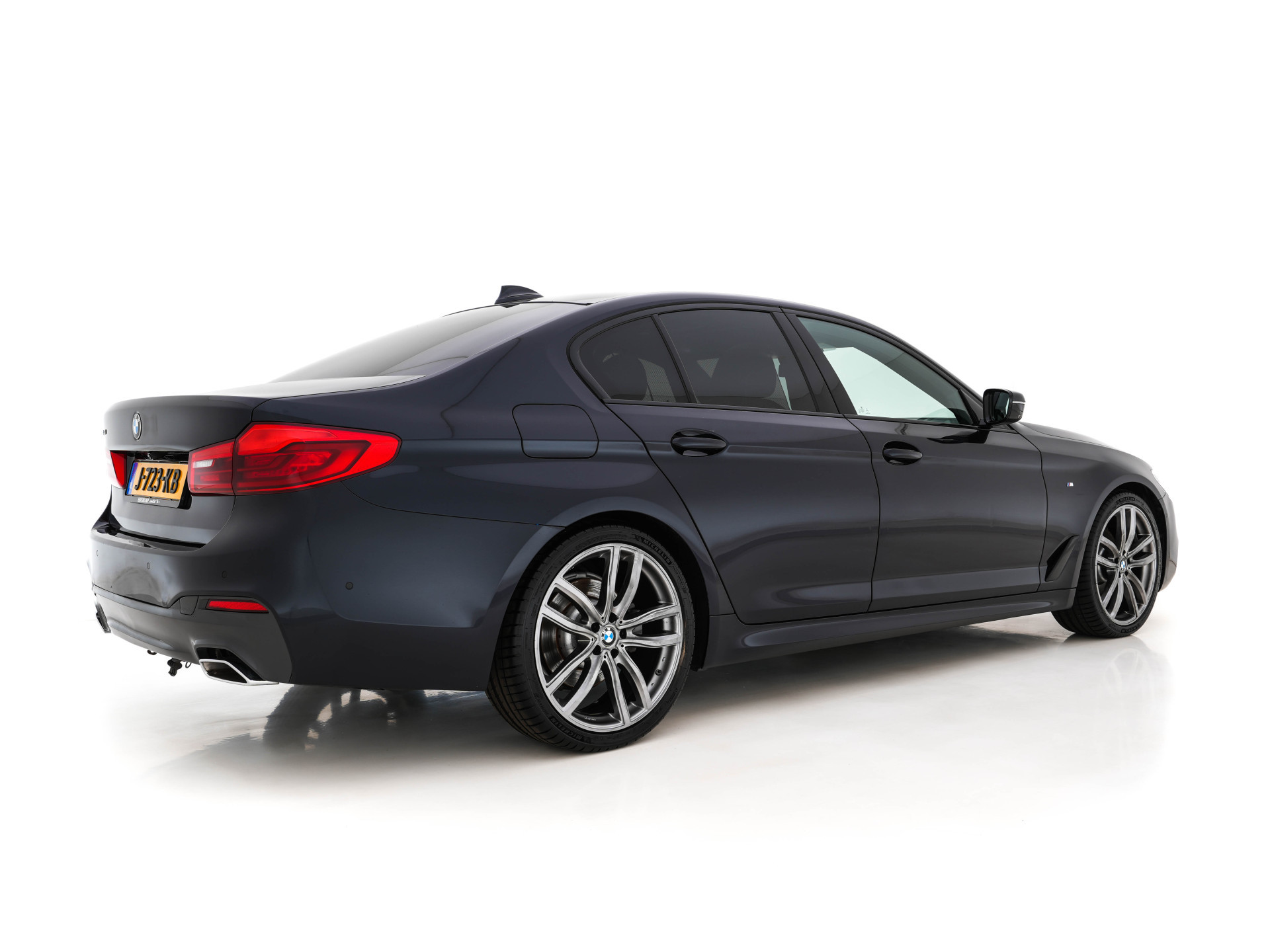 BMW 5-serie 520d xDrive M-Sport-Pack High Executive (INCL-BTW) Aut. *PANO | LUXURY-LEATHER | FULL-LED | HEAD-UP | DIGI-COCKPIT | NAVI-FULLMAP | TOP-VIEW | MEMORY-PACK | ECC | AMBIENT-LIGHT | PDC | CRUISE | SHIFT-PADDLES | TOWBAR  | 20''ALU*