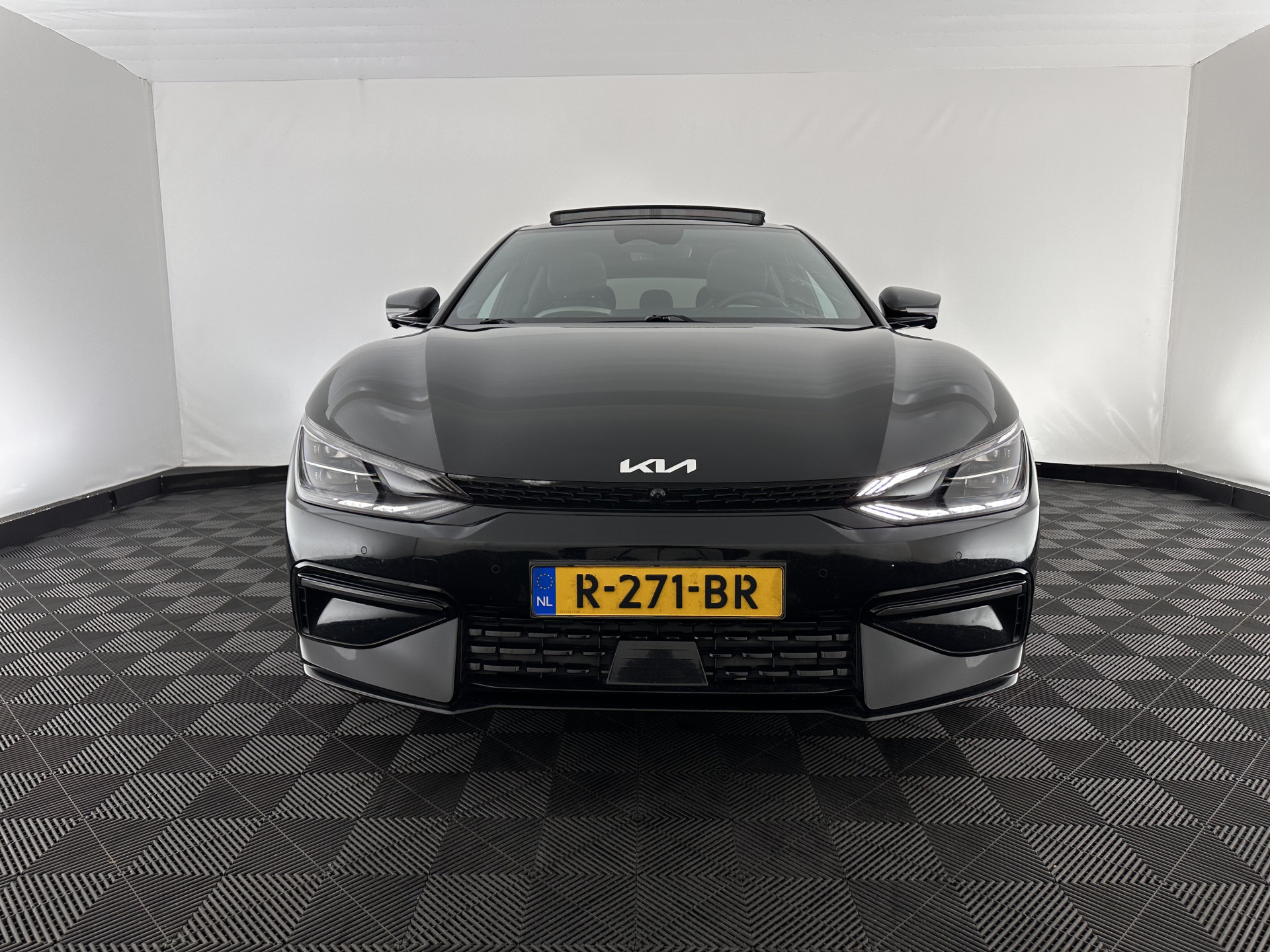 Kia EV6 GT-Line 77.4 kWh [ 3-Fase-11kW ] (SOH-100%) (INCL-BTW) Aut. *HEATPUMP | PANO | HEAD-UP | LEATHER-ALCANTARA | ADAPTIVE-CRUISE | DIGI-COCKPIT | MERIDIAN-AUDIO | MEMORYPACK | FULL-LED | KEYLESS | TOPVIEW | DAB | BLINDSPOT | NAVI-FULLMAP |