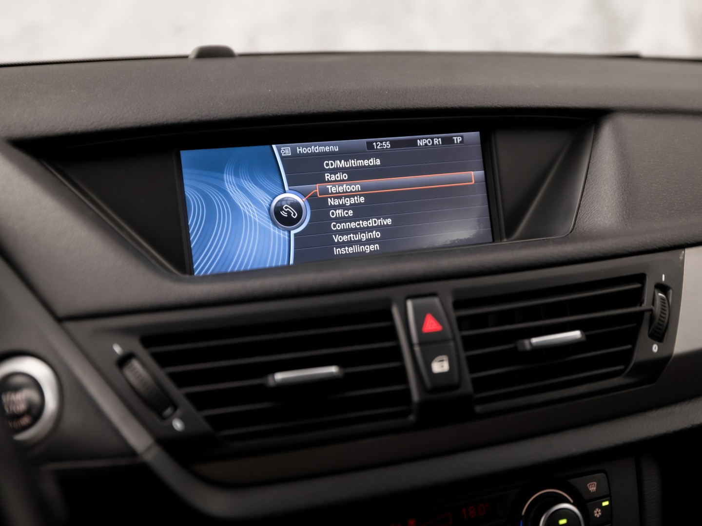 BMW X1 sDrive20i M Sport 184Pk Automaat (GROOT NAVI, CLIMATE, ALCANTARA, TREKHAAK, SPORTSTOELEN, XENON, ZWART HEMEL, PARKEERSENSOREN, NIEUWSTAAT)
