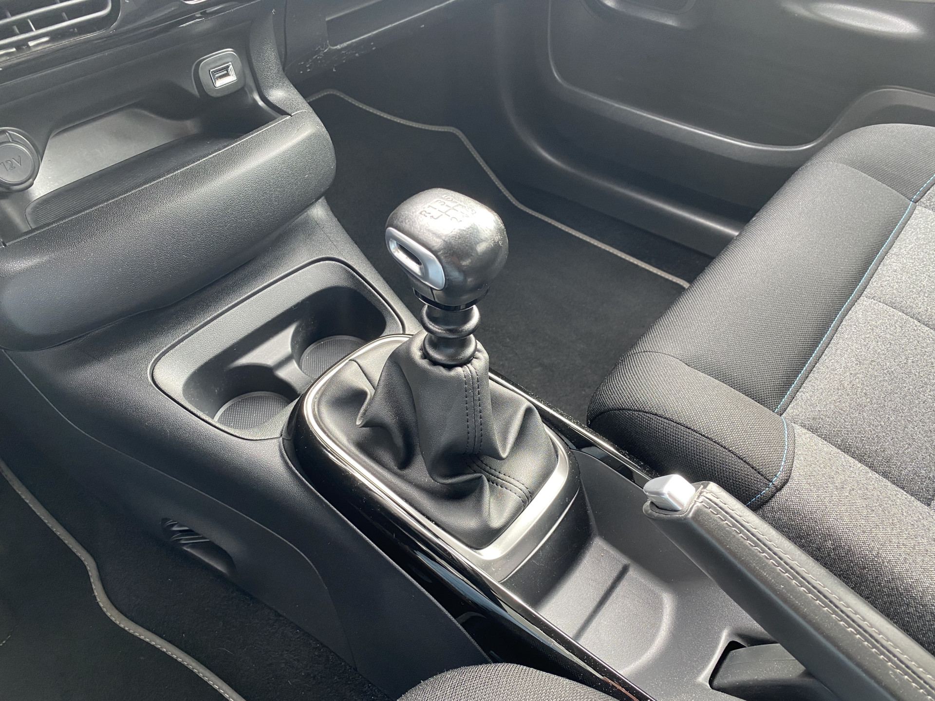 Citroën C4 Cactus 1.2 PureTech Business | navigatie | trekhaak | cruise control | parkeersensoren | apple carplay/android auto