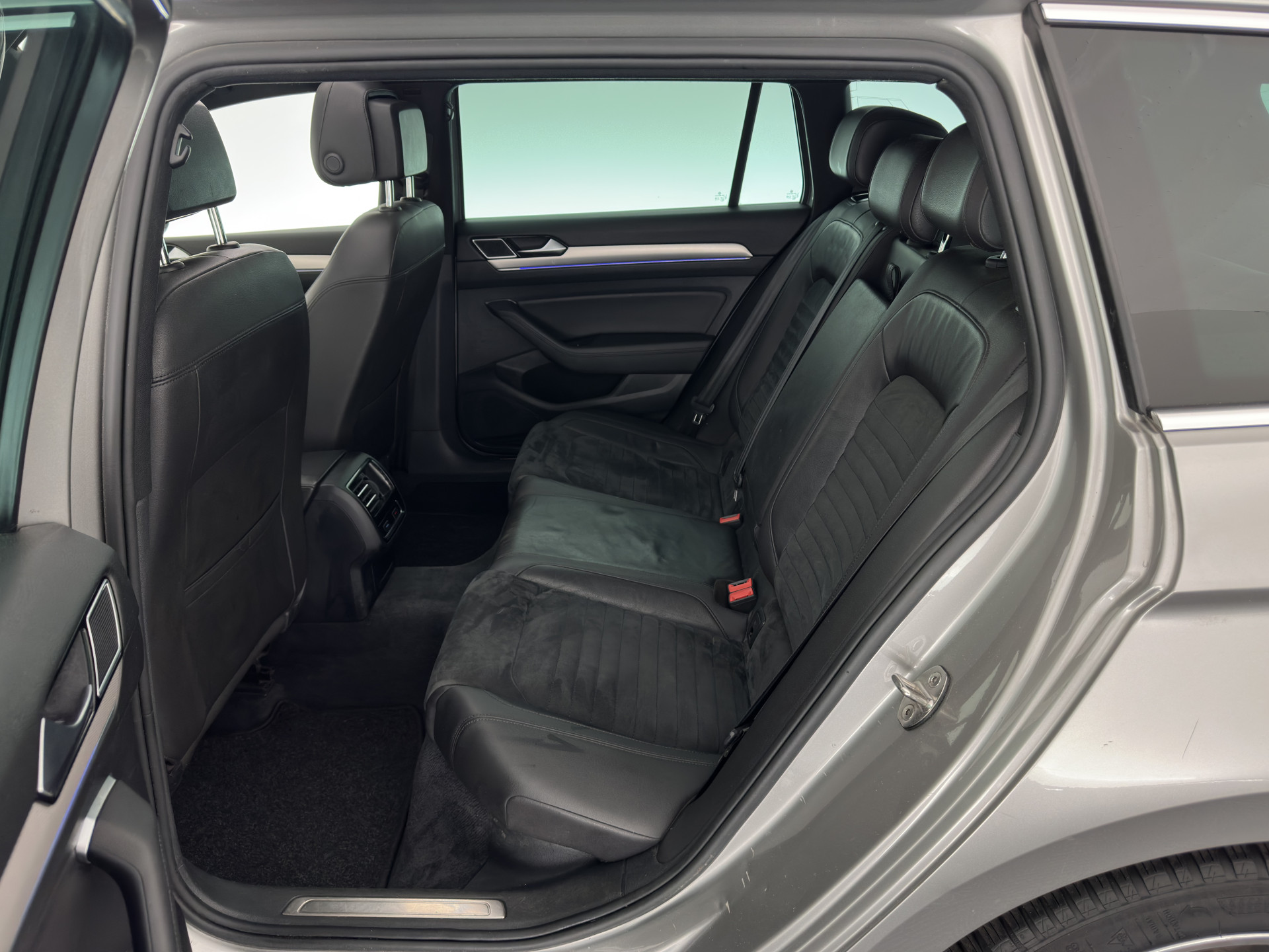 Volkswagen Passat Variant 1.4 TSI GTE Highline Plug-in Aut. *PANO | LEATHER-ALCANTARA | FULL-LED | CAMERA | NAVI-FULLMAP | ADAPTIVE-CRUISE | HEATED-ERGONOMIC-SPORTSEATS | KEYLESS | PDC | ECC | PRIVACY-GLASS | TOWBAR | AMBIENT-LIGHT | KEYLESS | ..