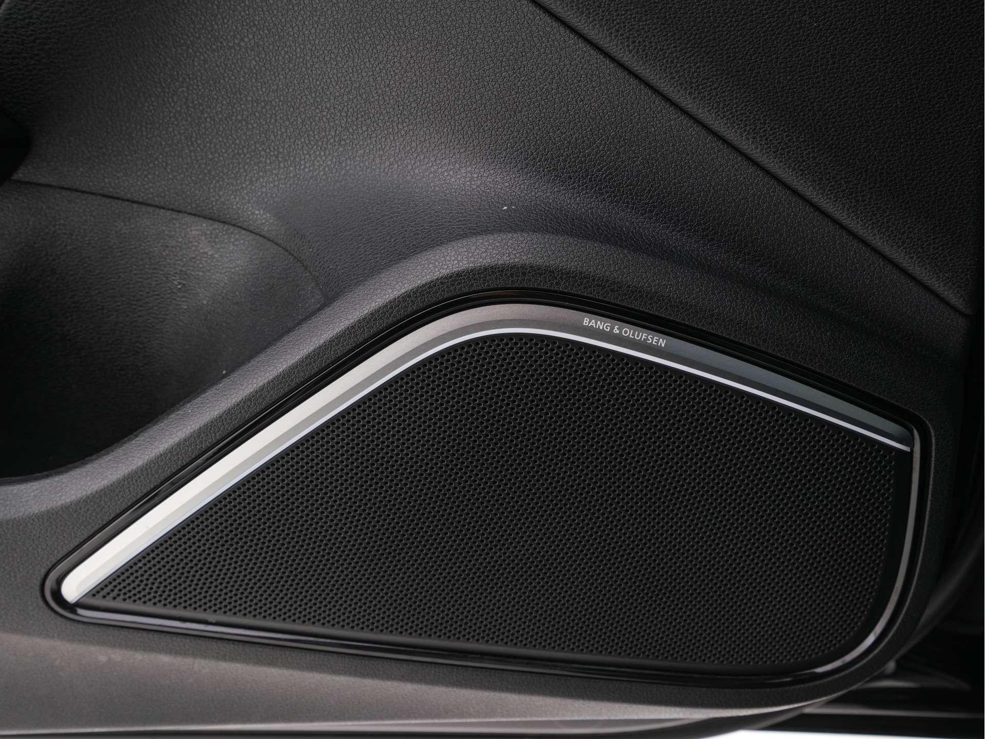 Audi RS3 2.5 TFSI quattro Aut. *RS-SEATS | PANO | NAPPA-FULL-LEATHER | DIGI-COCKPIT | BANG&OLUFSEN | APPLE-CARPLAY | ADAPTIVE-CRUISE | BLIND-SPOT | CAMERA | KEYLESS | NAVI-FULLMAP | DAB+ | MAGNETIC-RIDE | 19''ALU*