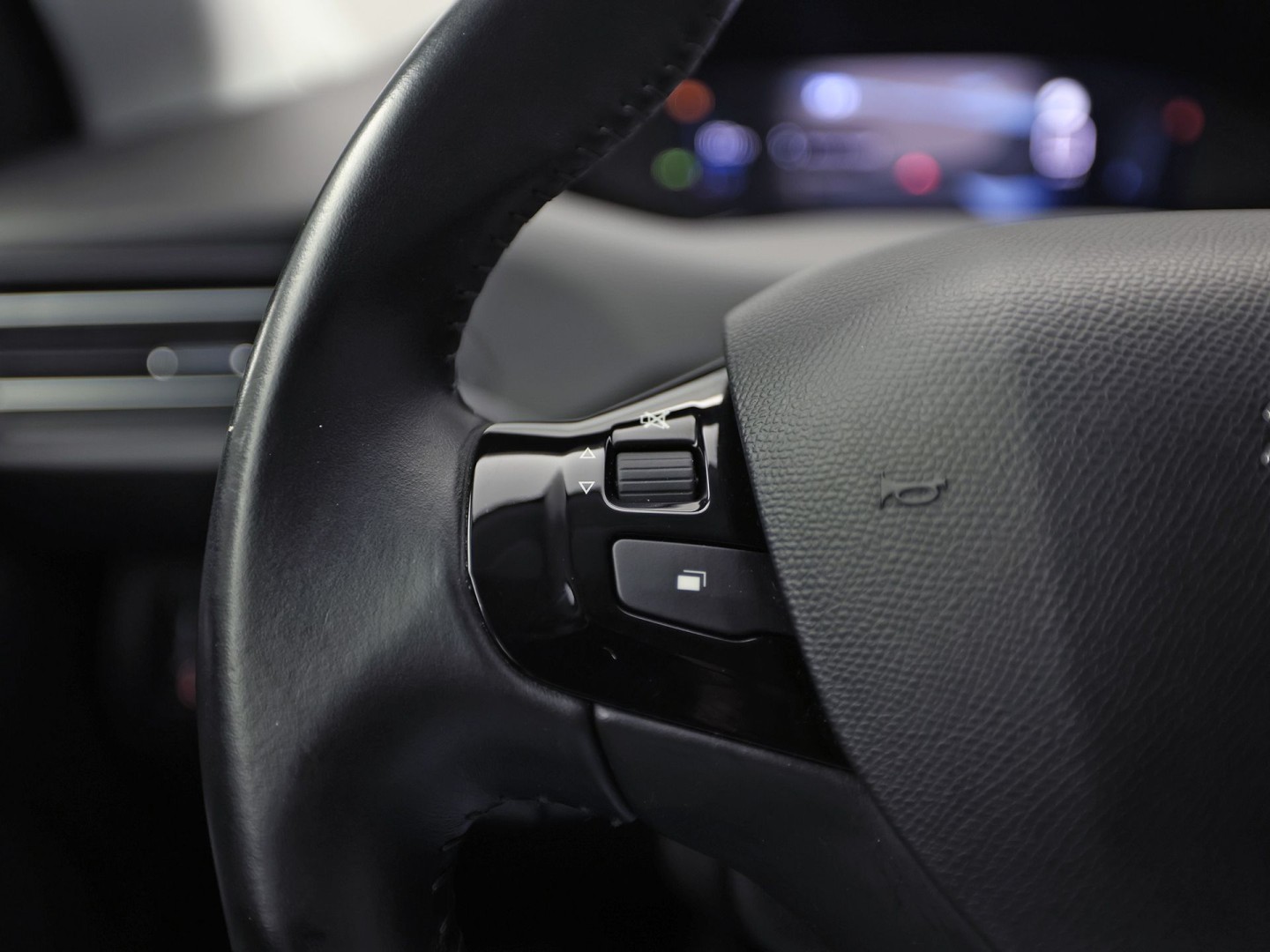 Peugeot 308 SW 1.2 PureTech Allure Sport (VIRTUAL COCKPIT, APPLE CARPLAY, GROOT NAVI, 360 CAMERA, SPORTSTOELEN, LEDER/ALCANTARA, ADAPTIVE CRUISE, NIEUWSTAAT)